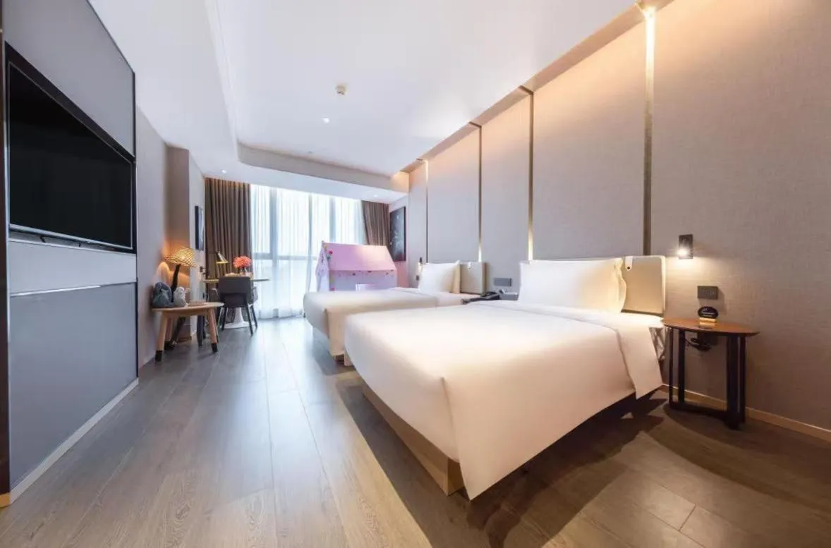 Photo of the whole room, Bed in Atour Hotel Ningbo Fenghua Huizheng Street
