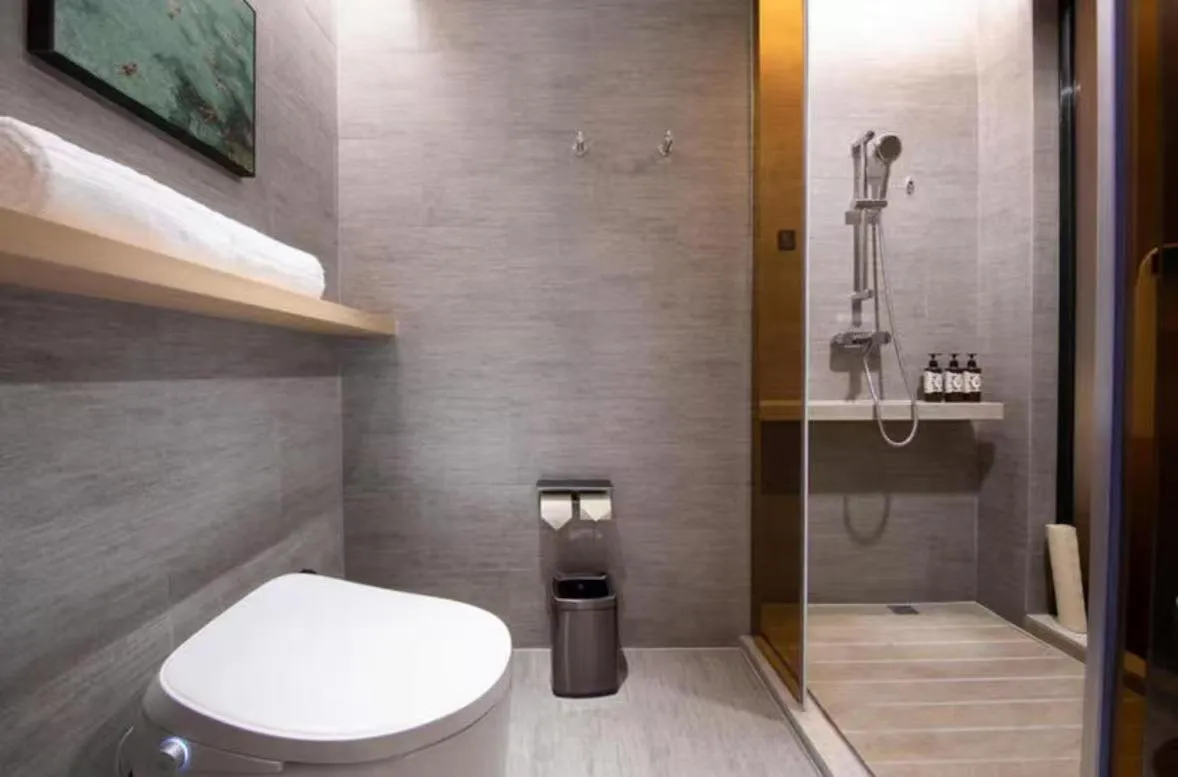 Shower in Atour Hotel Ningbo Fenghua Huizheng Street