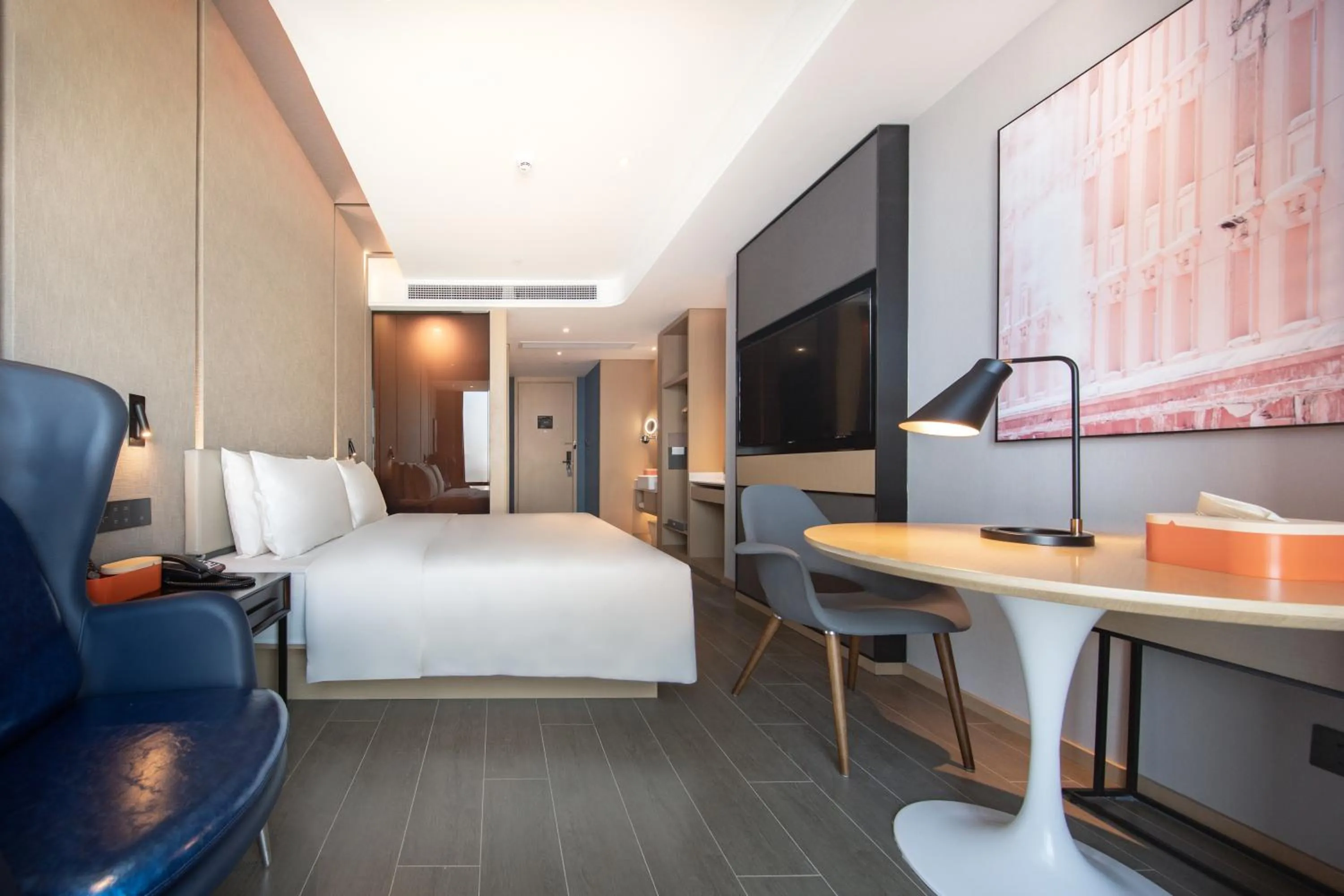 Photo of the whole room, Bed in Atour Hotel Wuhan Jinyin Lake