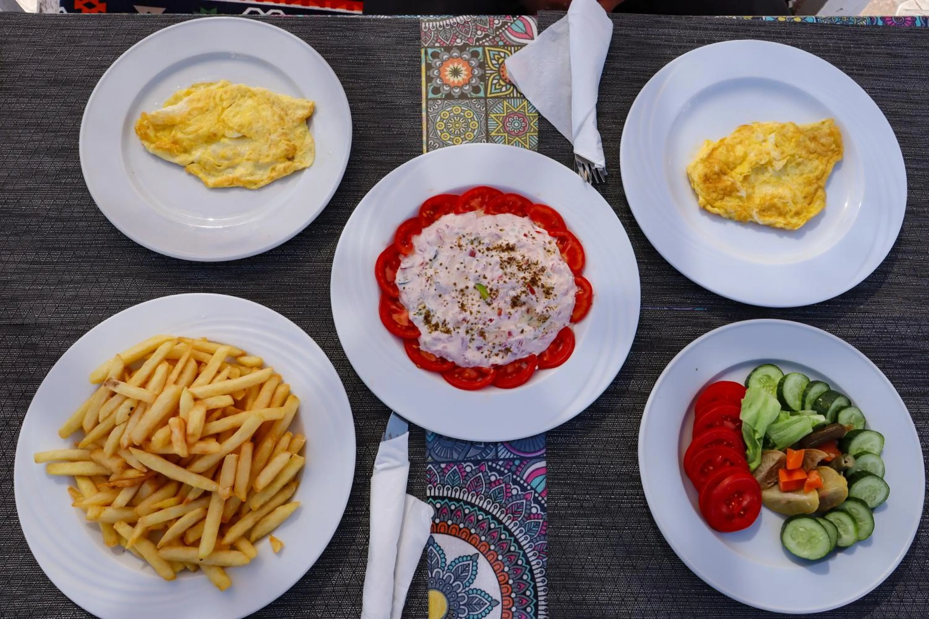 Food and drinks in Nubian Kulih house