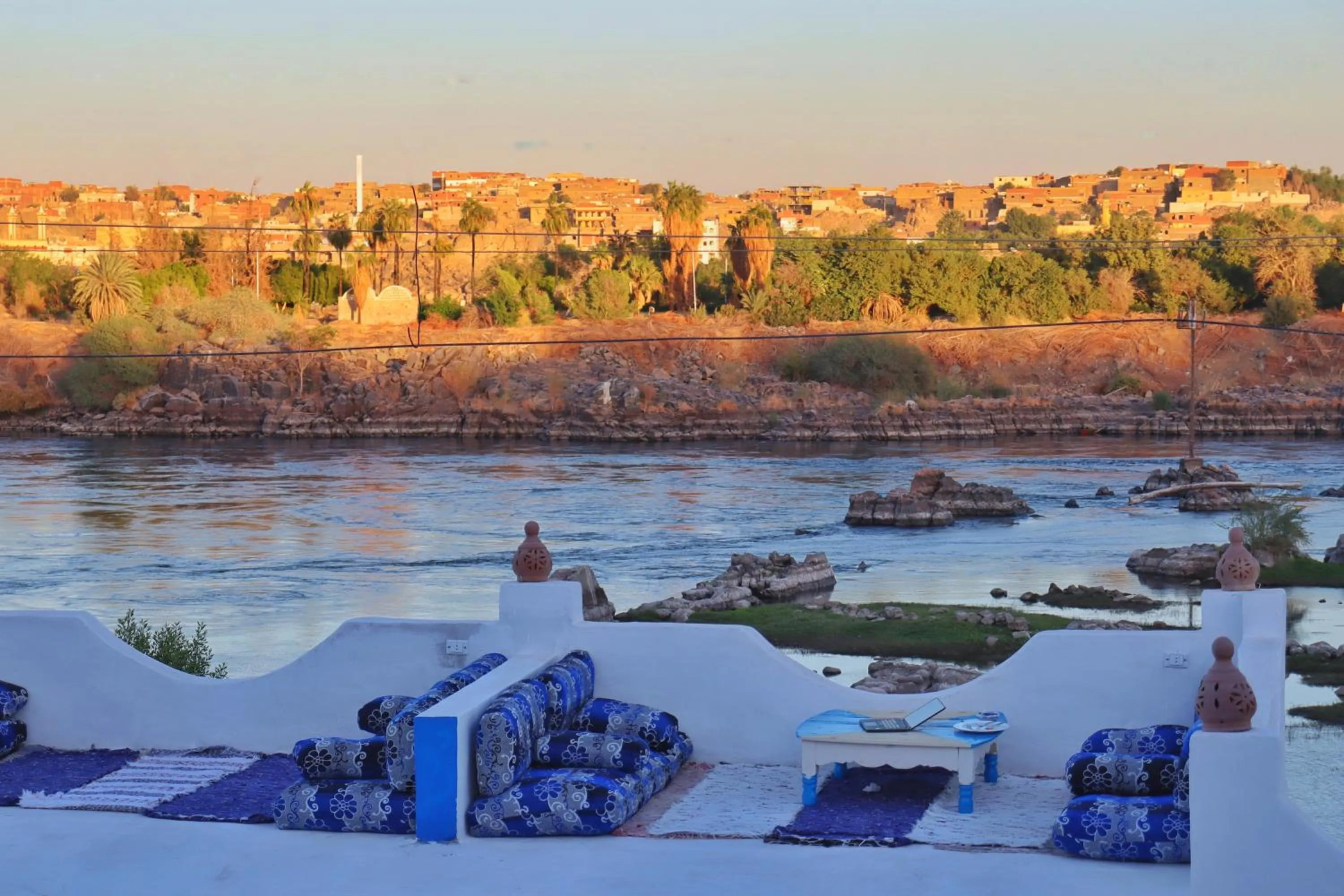 Restaurant/places to eat in Nubian Kulih house