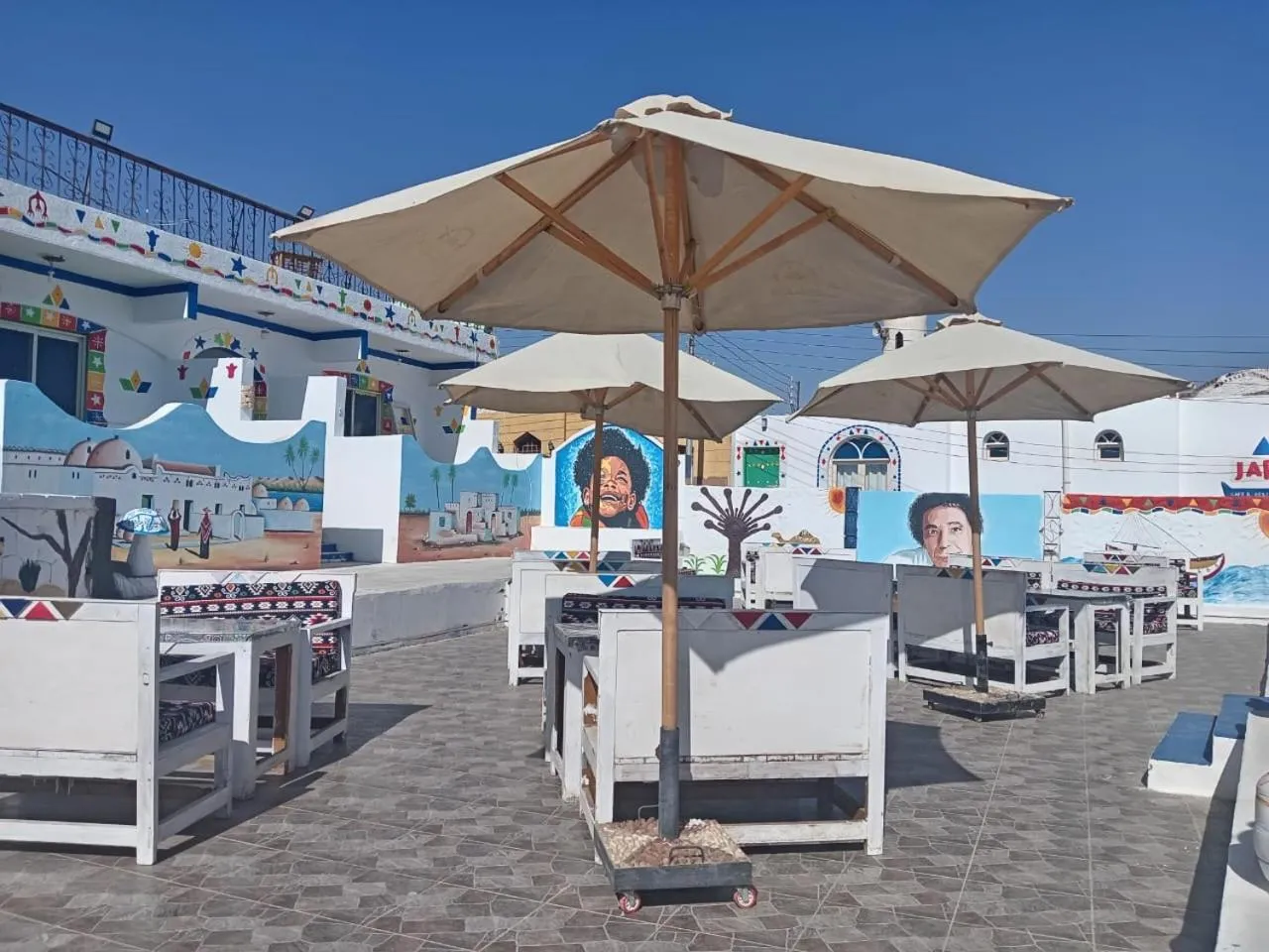 Restaurant/places to eat in Nubian Kulih house