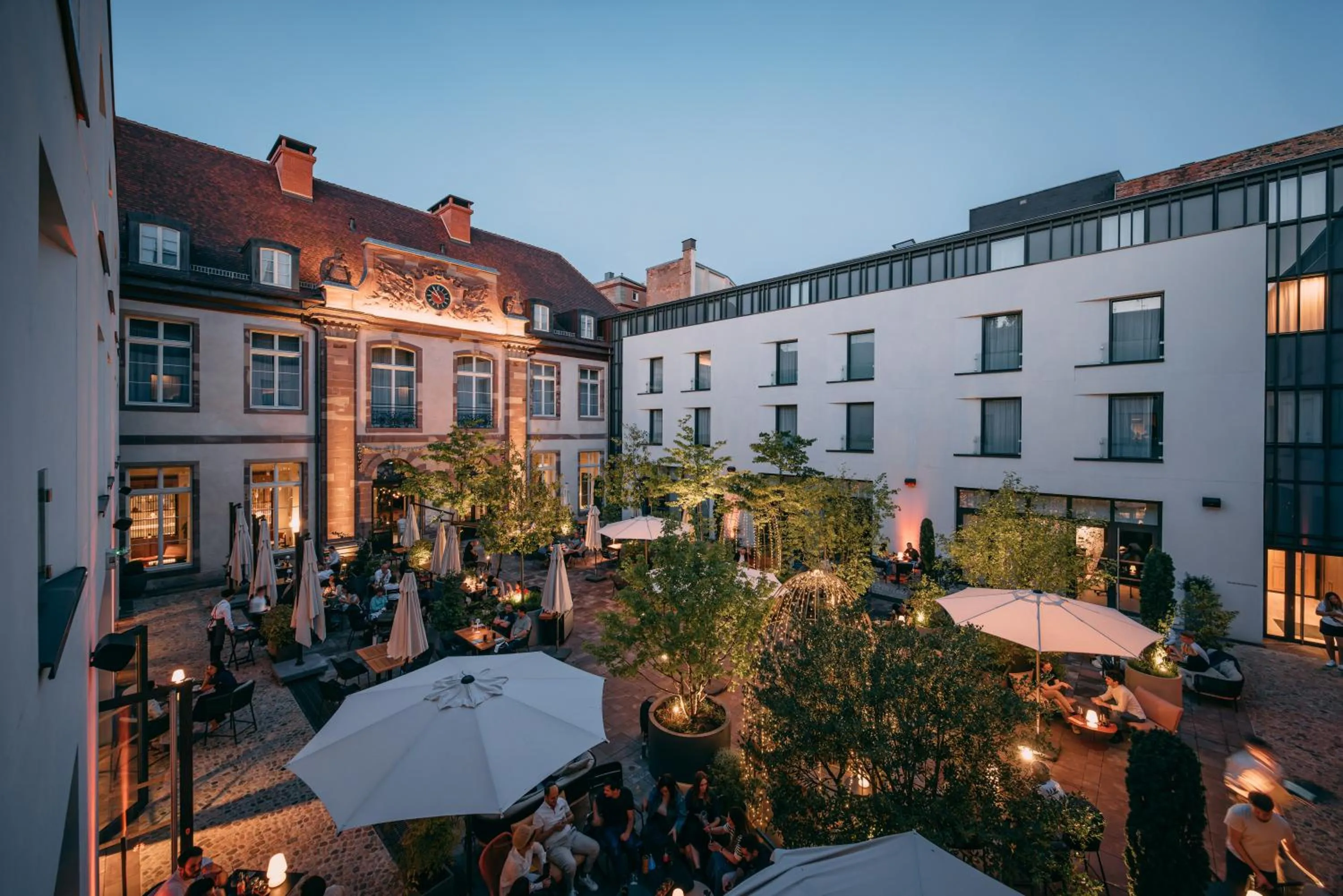 Patio in Hôtel LÉONOR the place to live