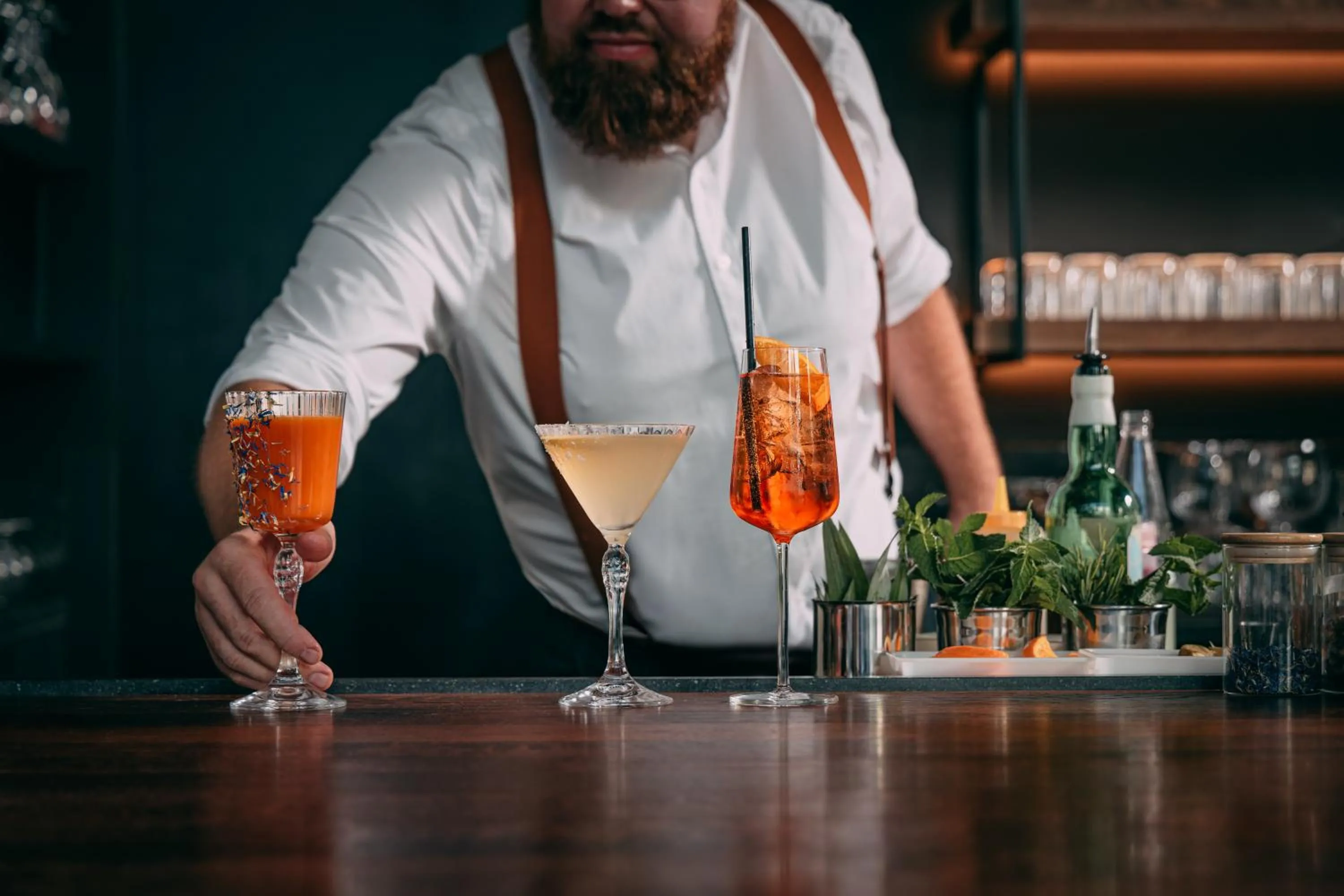 Alcoholic drinks in Hôtel LÉONOR the place to live