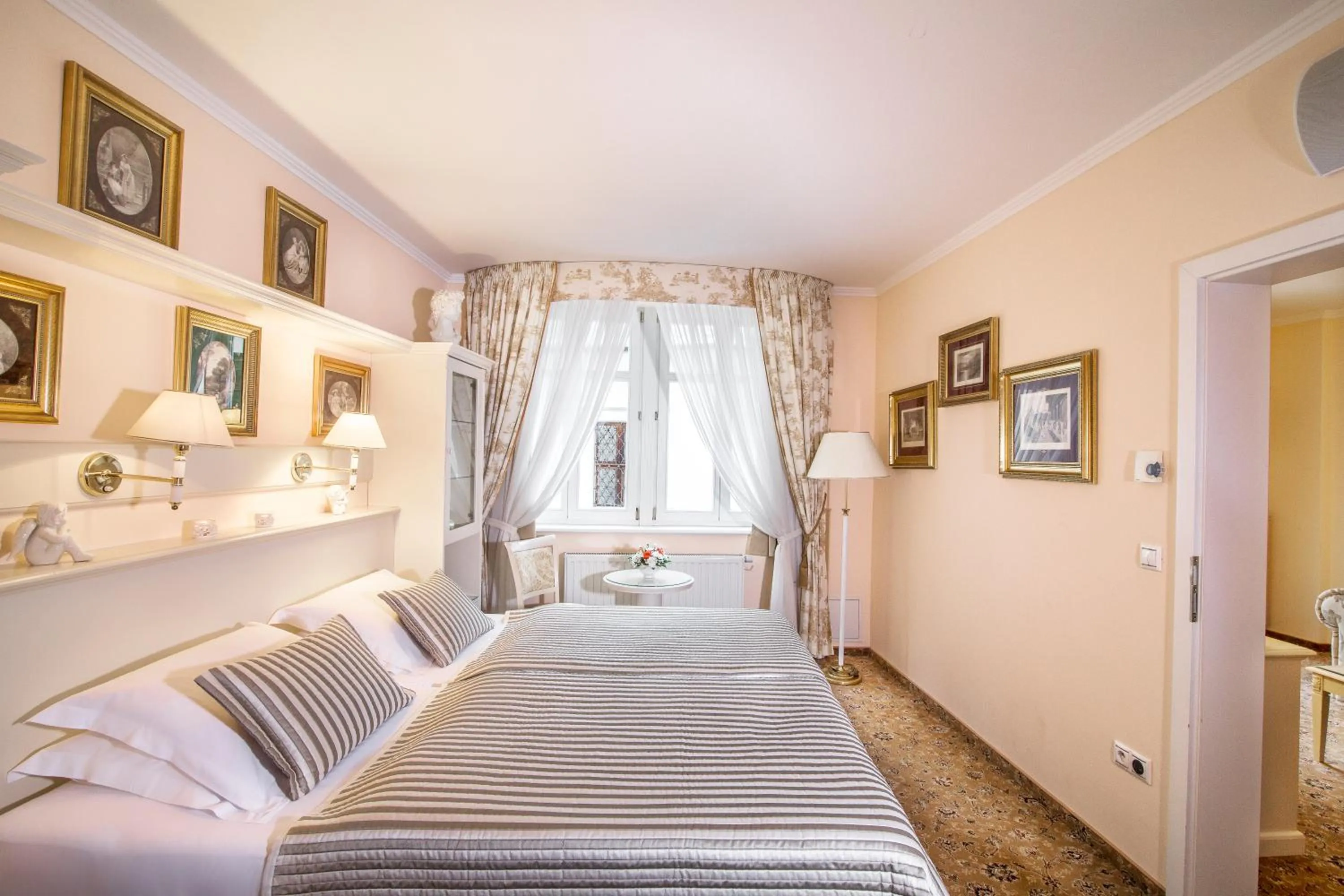 Bed in Karlsbad Grande Madonna