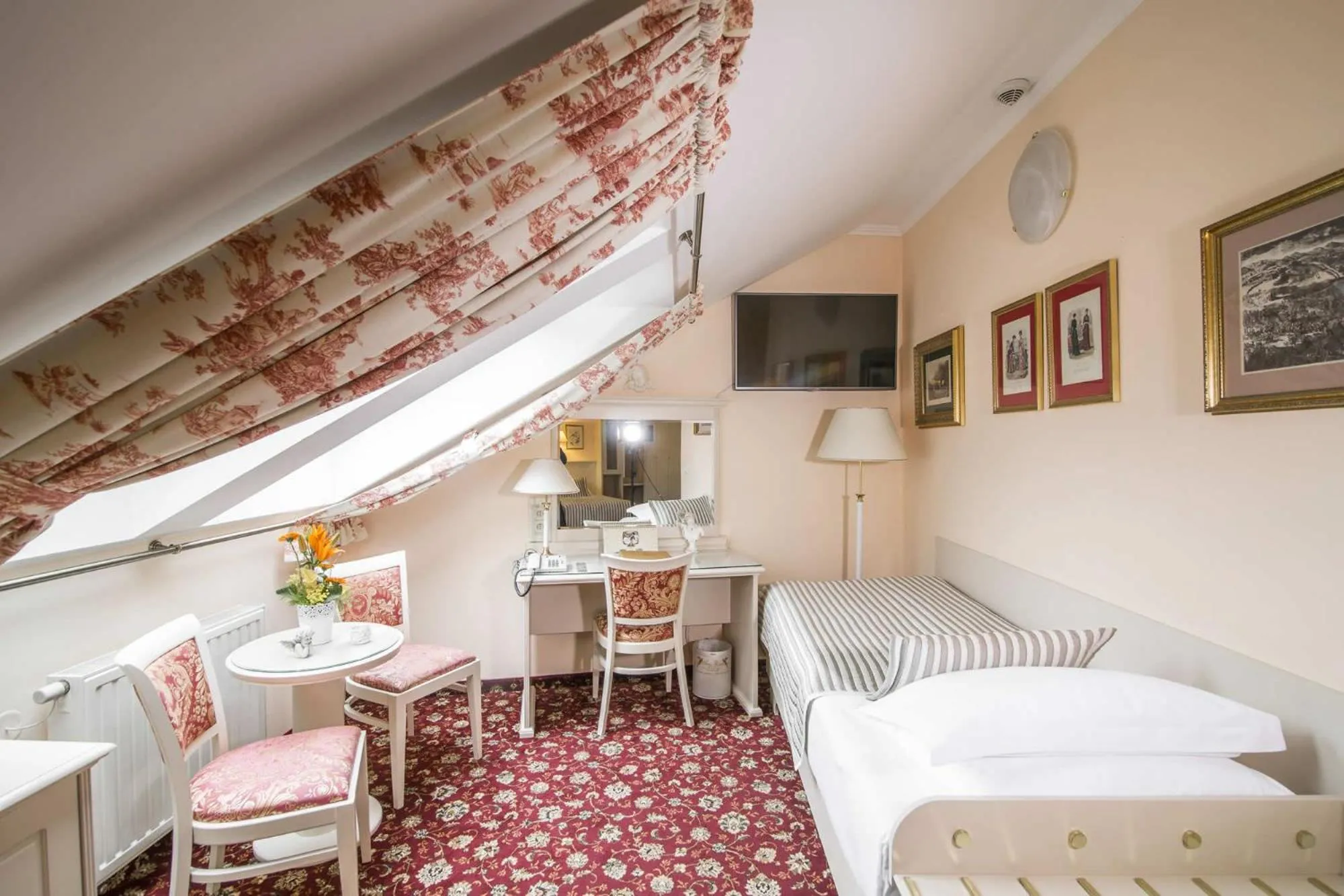 Bed in Karlsbad Grande Madonna