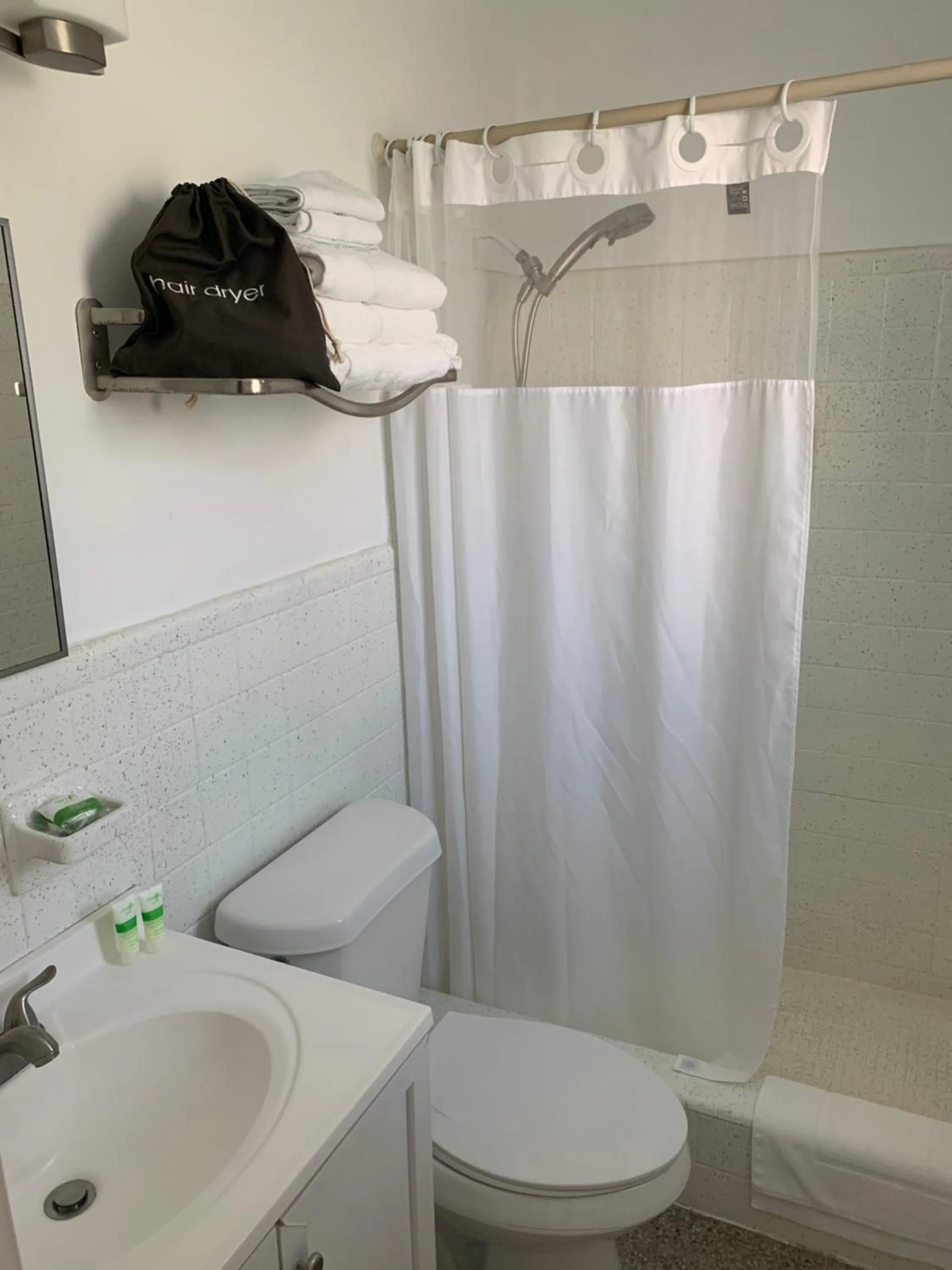 Bathroom in Tiana Beach Inn