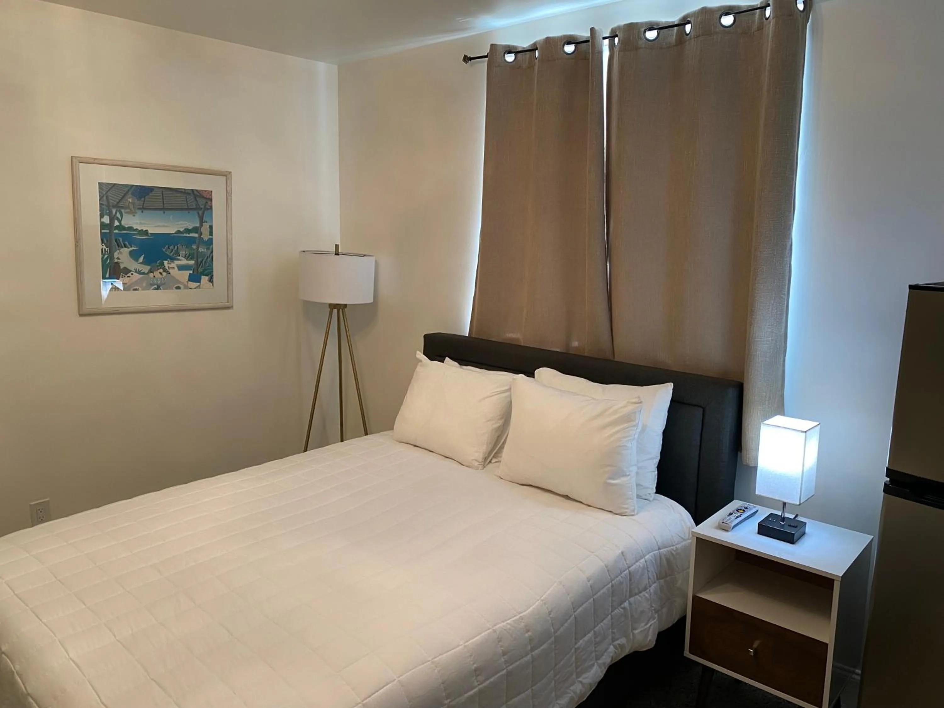 Bed in Tiana Beach Inn