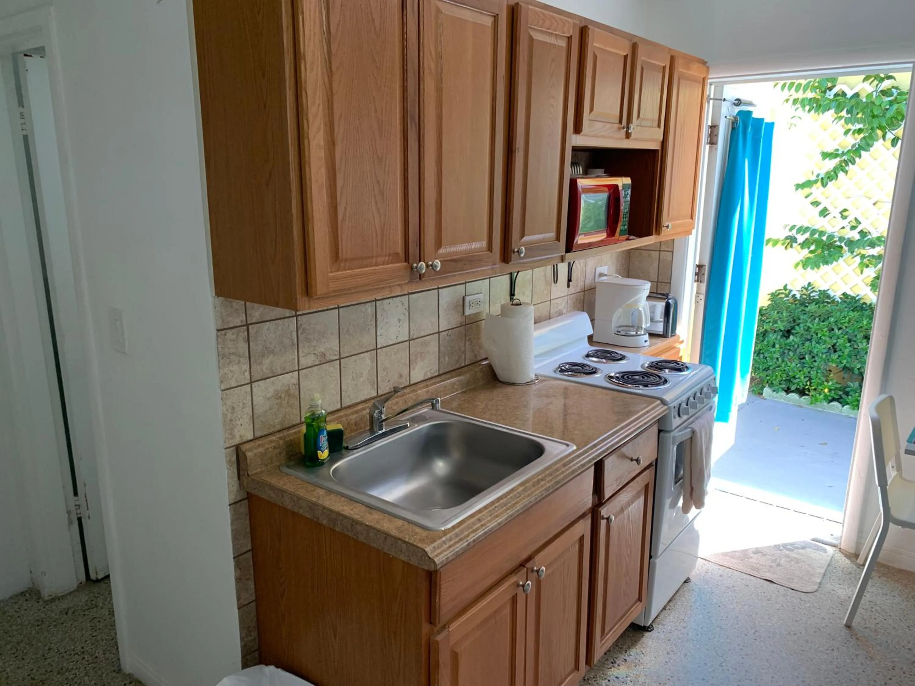 Kitchen or kitchenette in Tiana Beach Inn