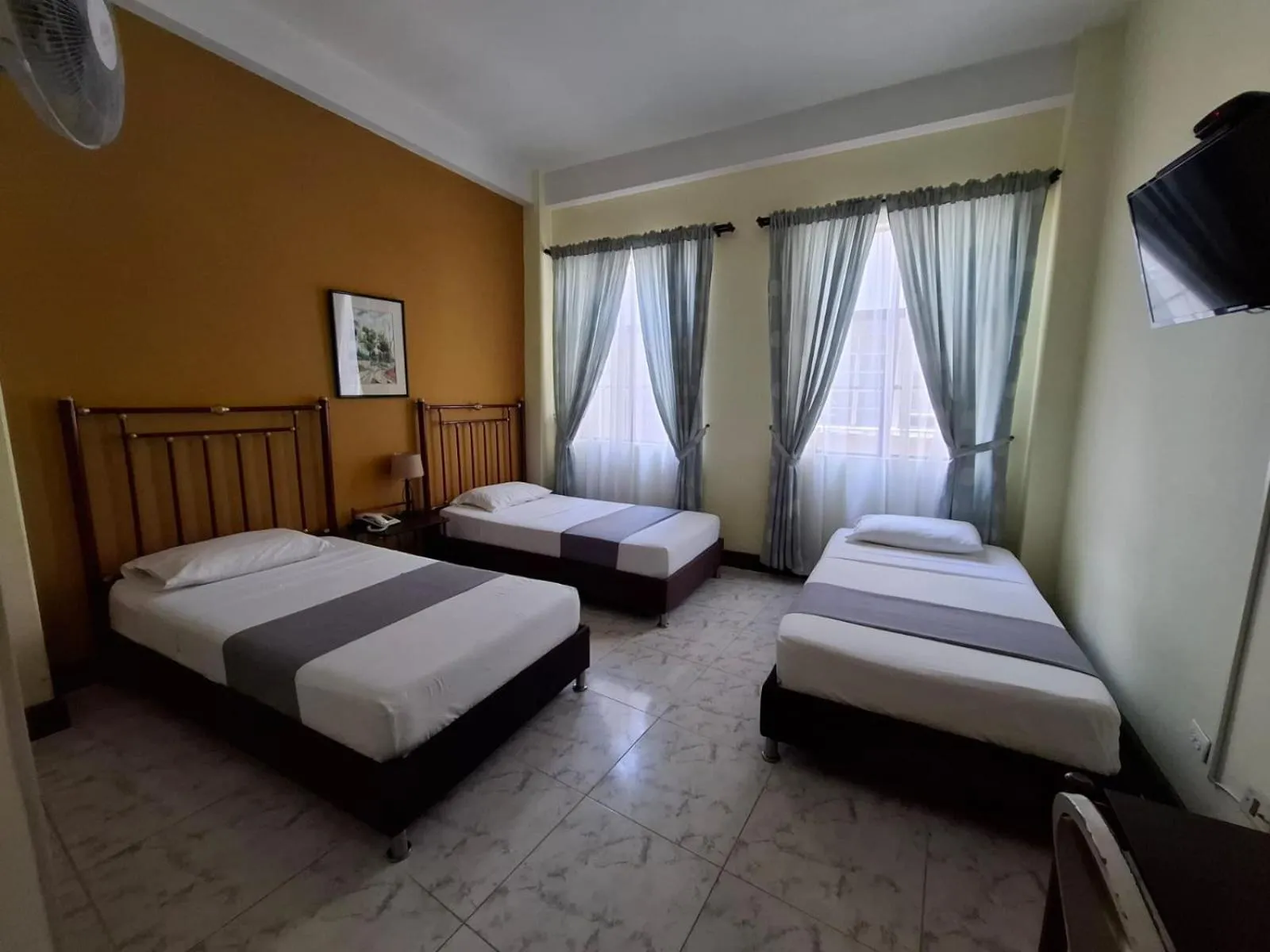 Photo of the whole room, Bed in Hotel Astoria Real