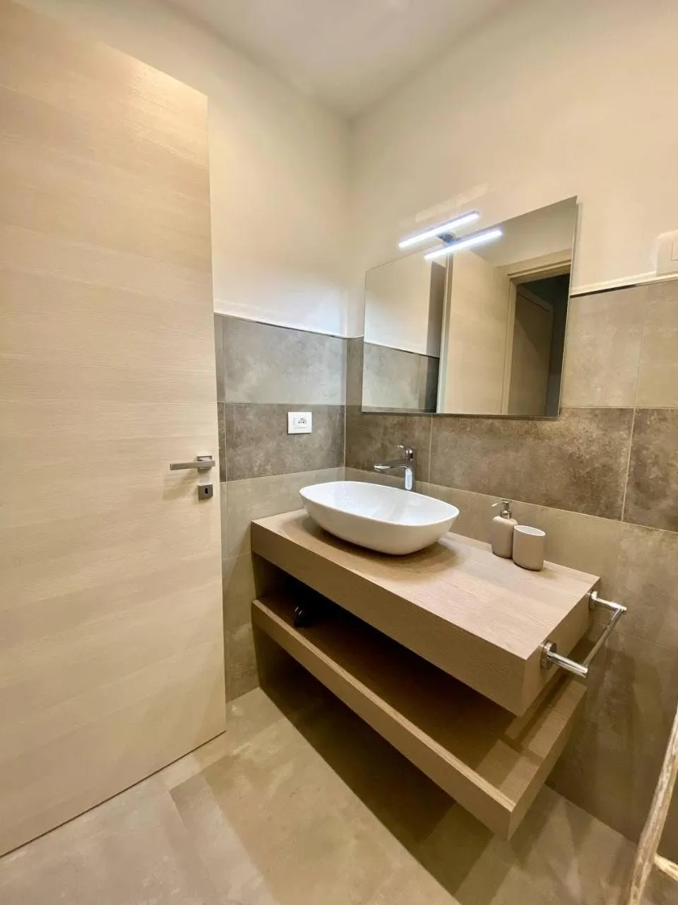 Bathroom in Floridida Rooms & Breakfast