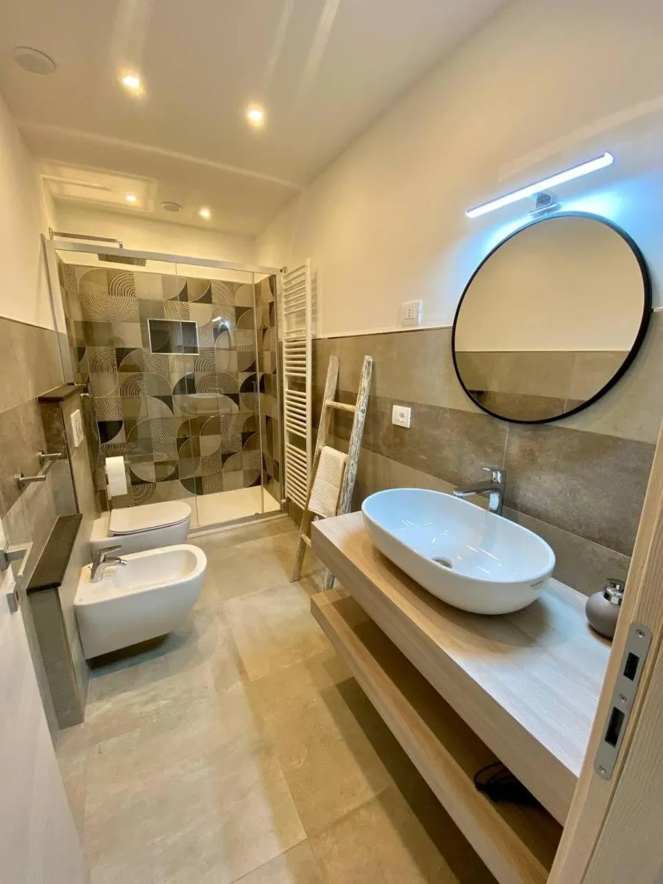 Bathroom in Floridida Rooms & Breakfast