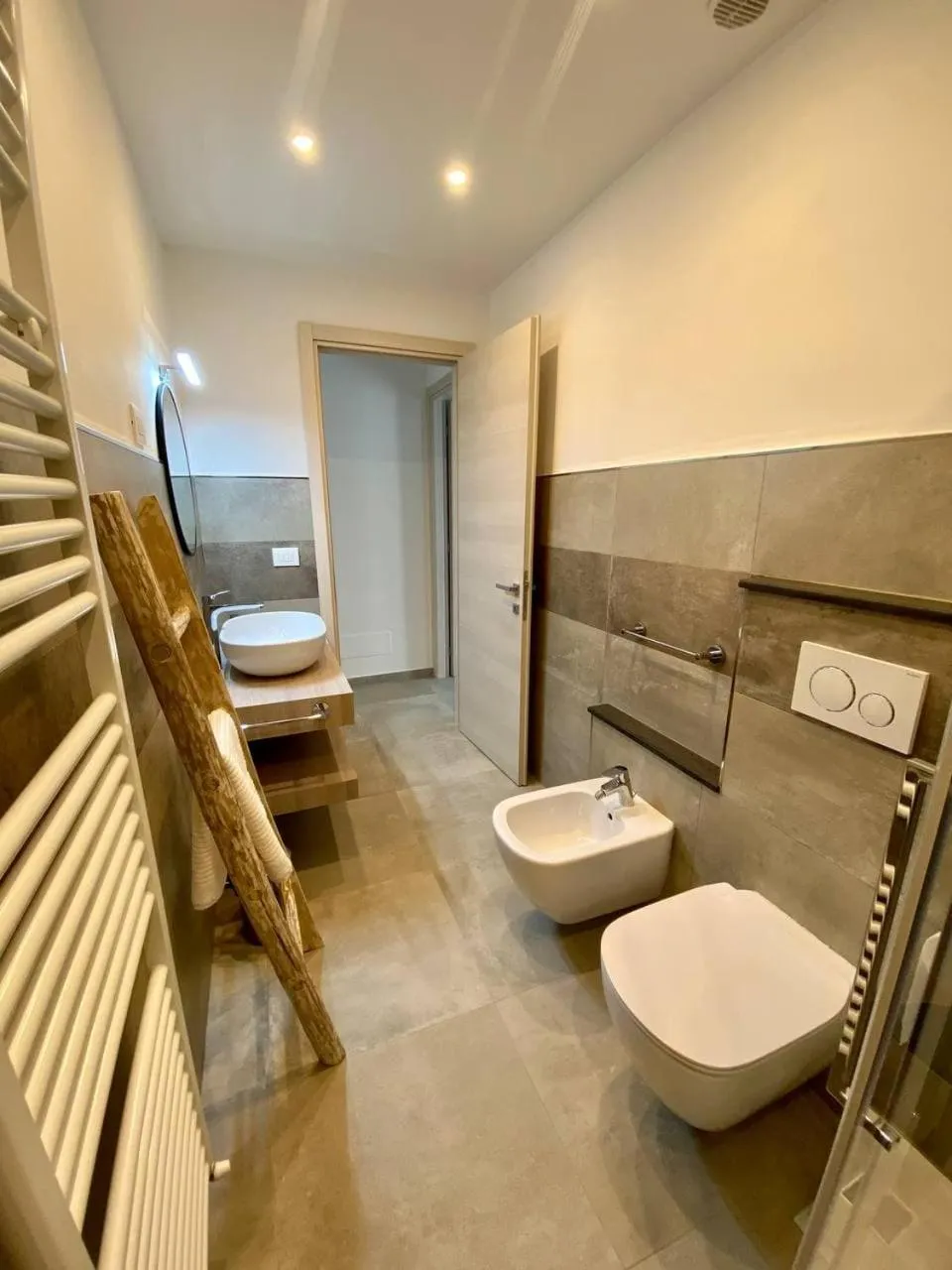 Bathroom in Floridida Rooms & Breakfast