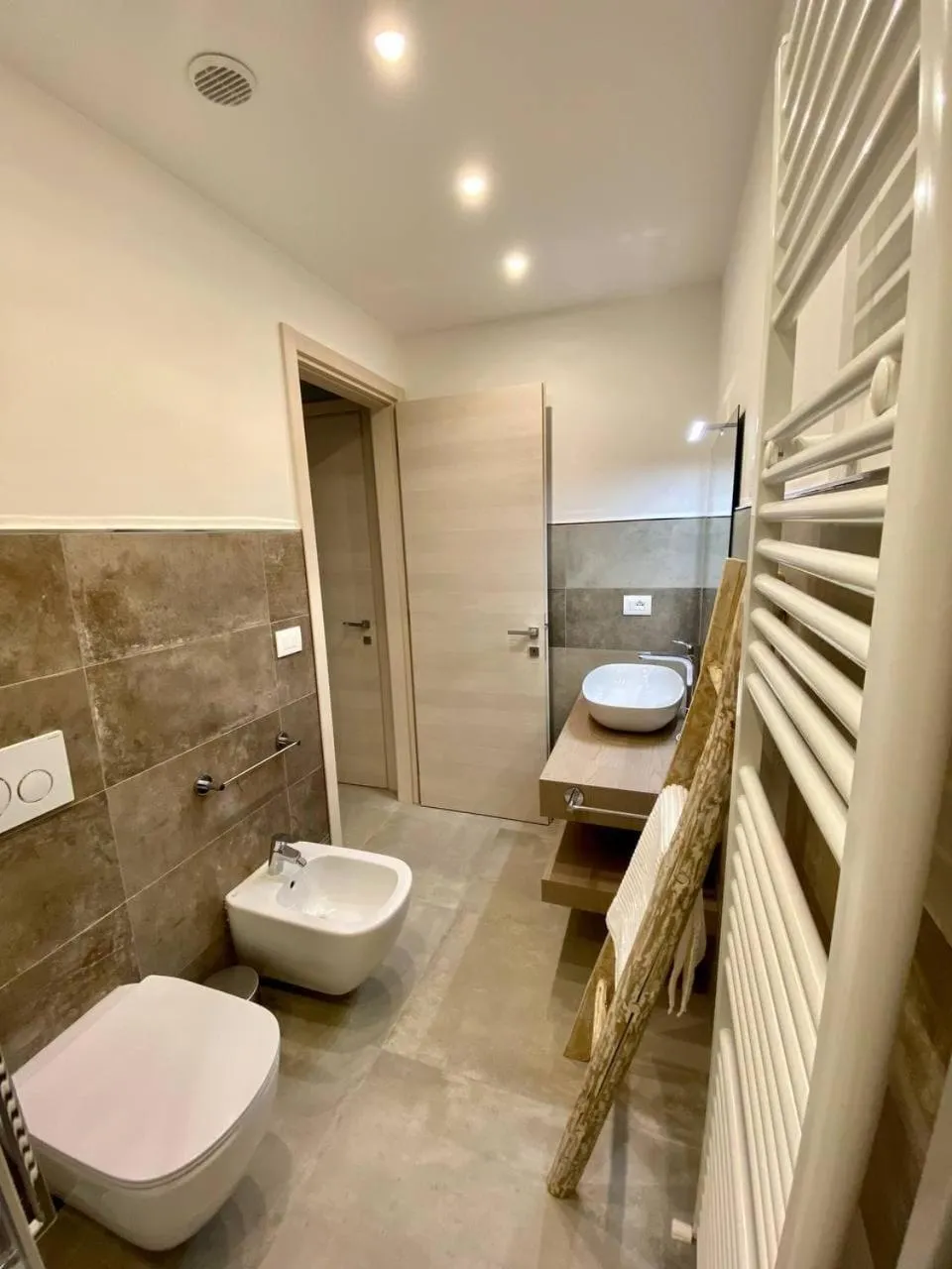 Bathroom in Floridida Rooms & Breakfast