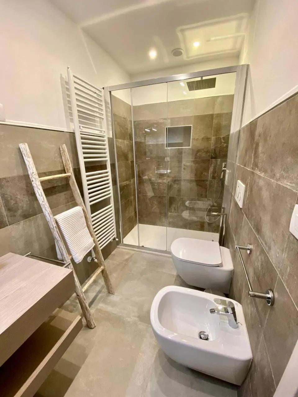 Bathroom in Floridida Rooms & Breakfast