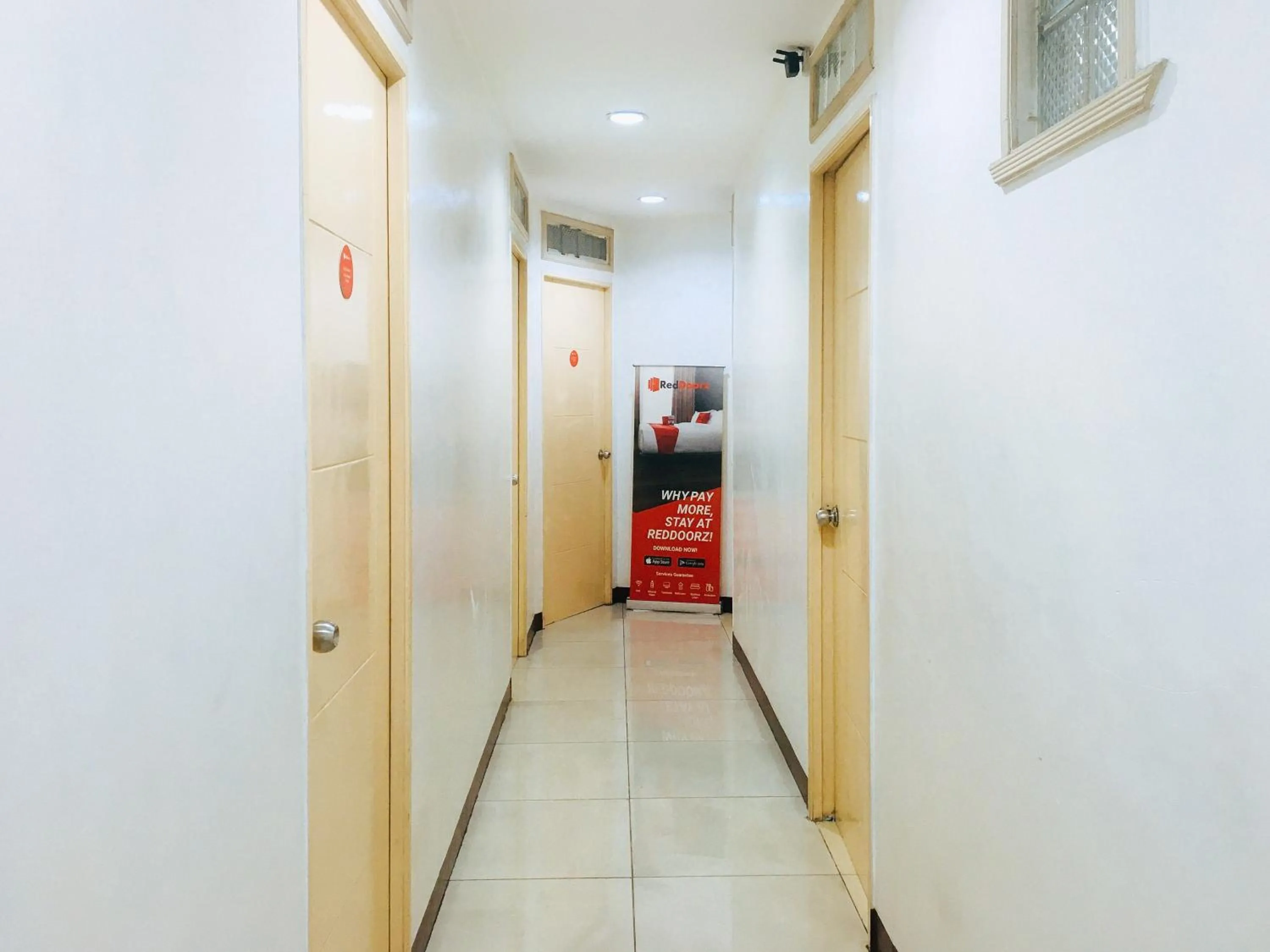 Lobby or reception in RedDoorz @ El Cuarto SRP Talisay