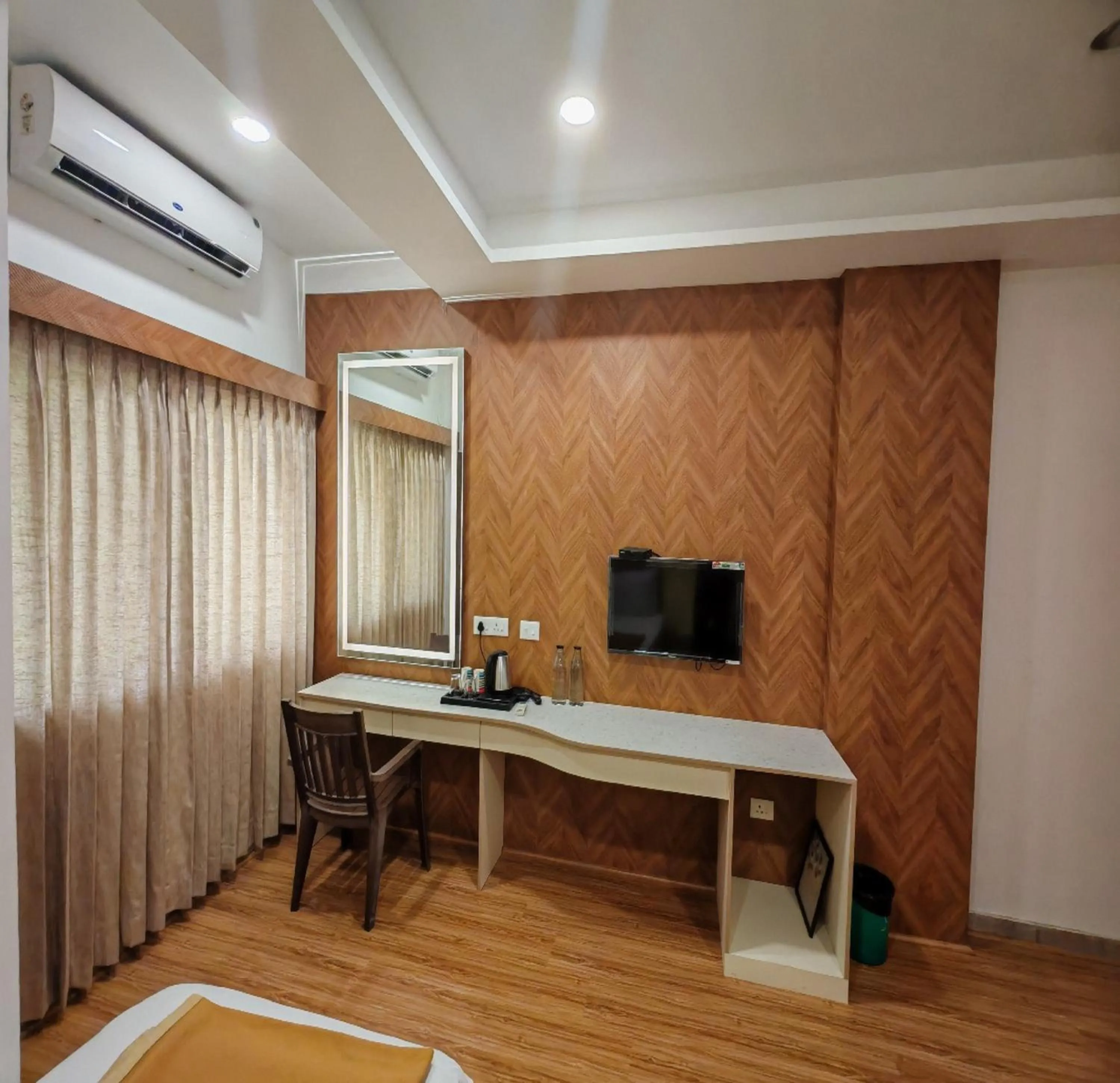 TV and multimedia in Hotel Geetha International