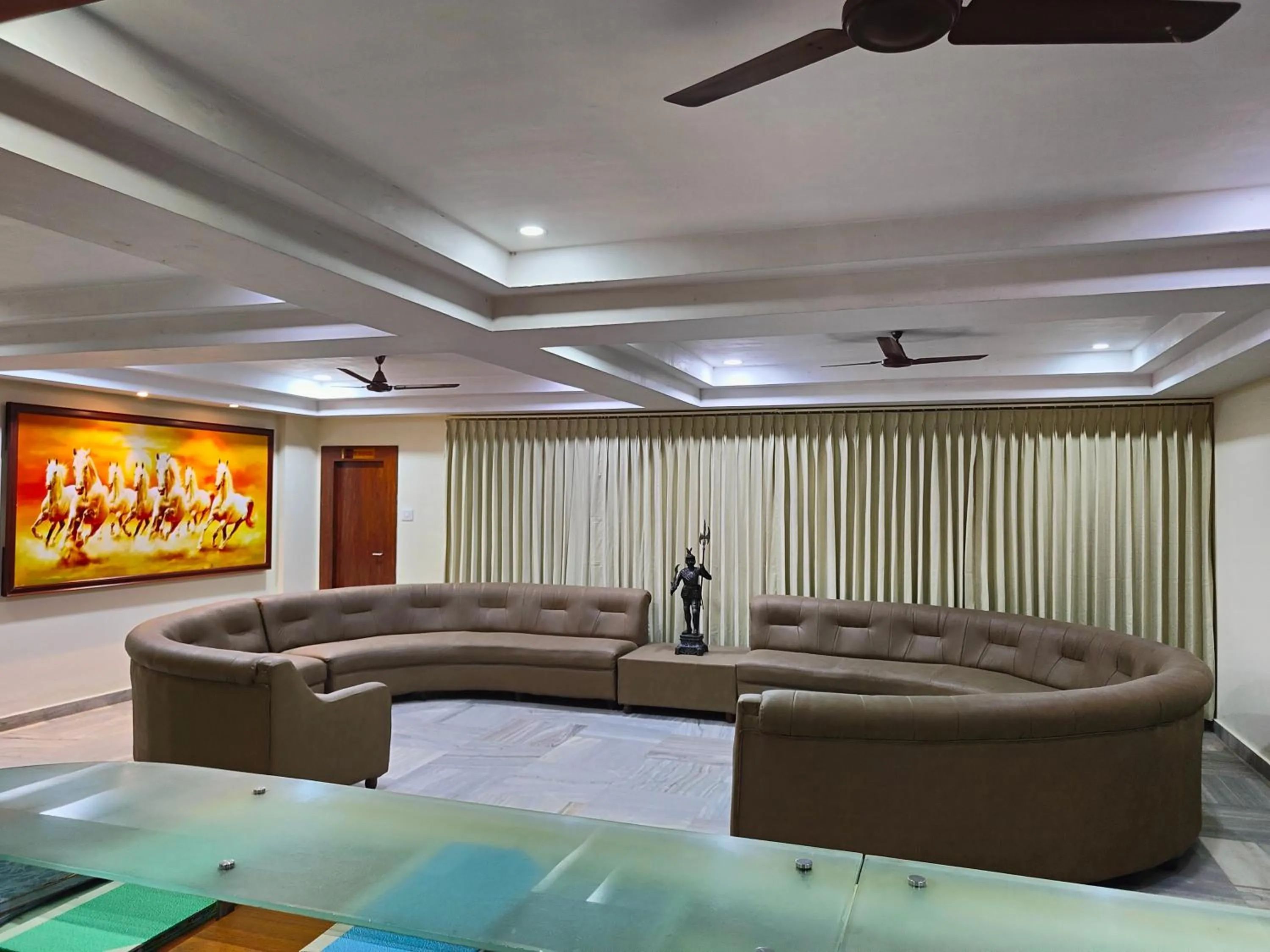 Communal lounge/ TV room in Hotel Geetha International