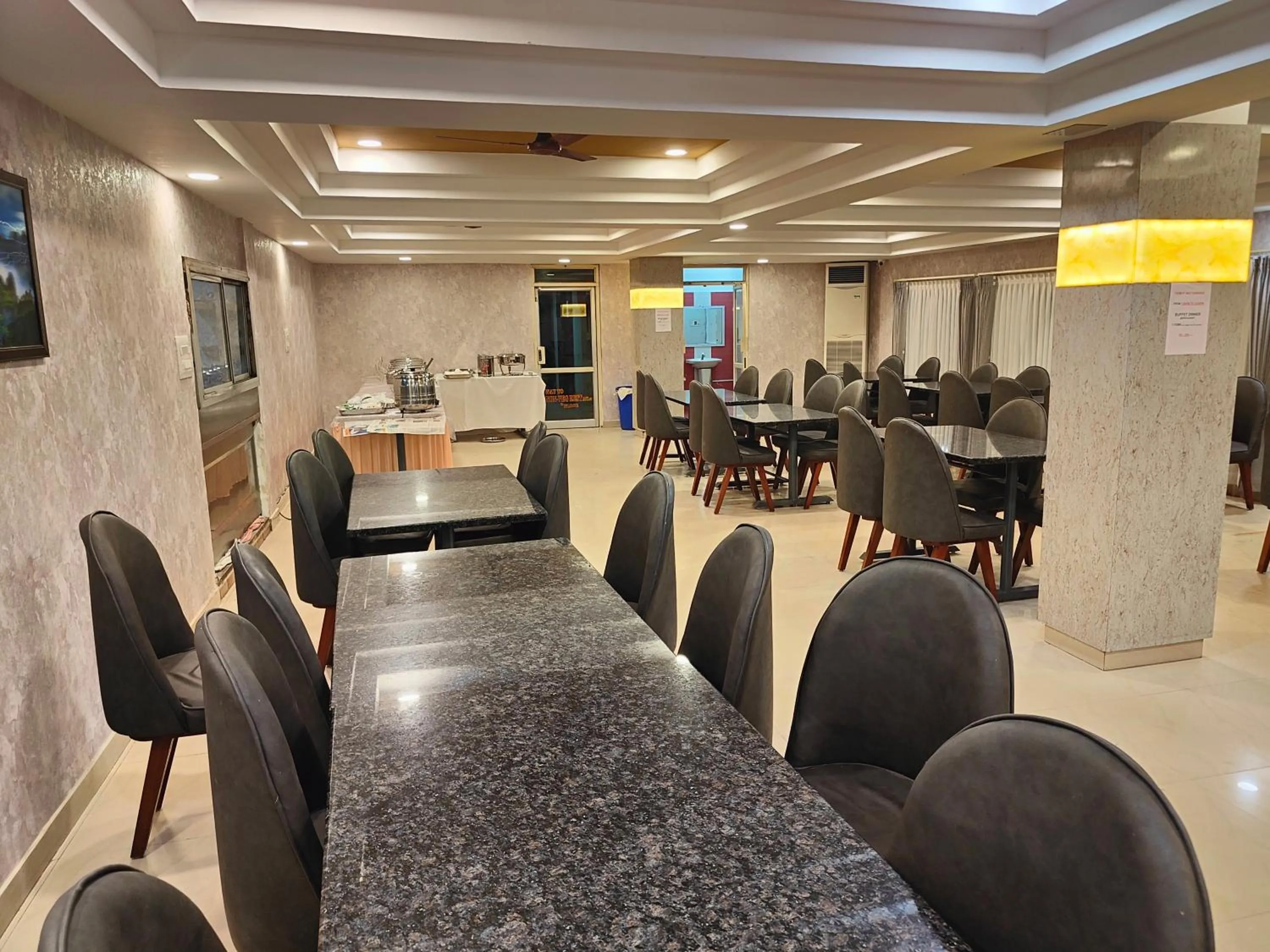 Restaurant/places to eat in Hotel Geetha International