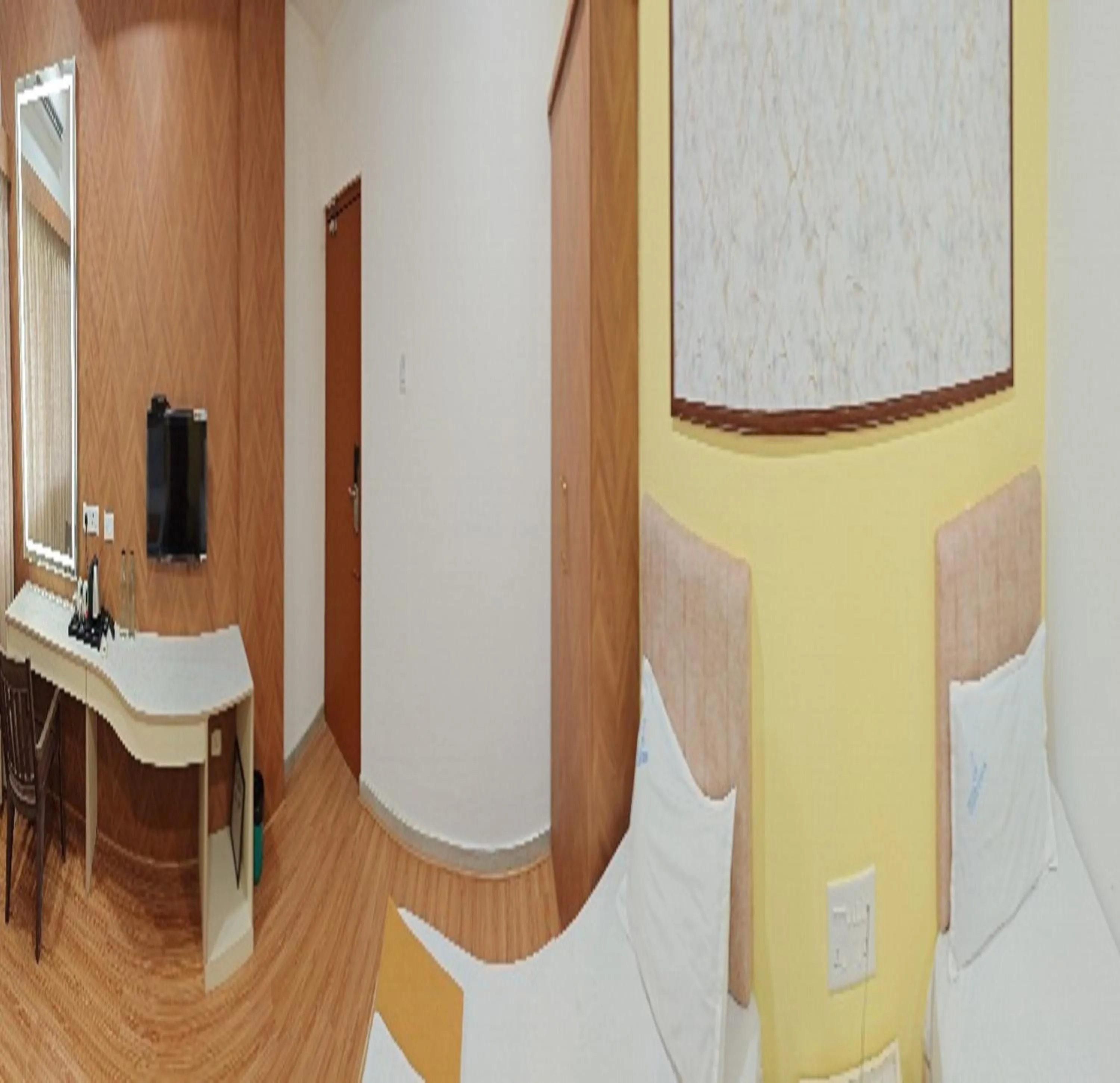 wardrobe in Hotel Geetha International