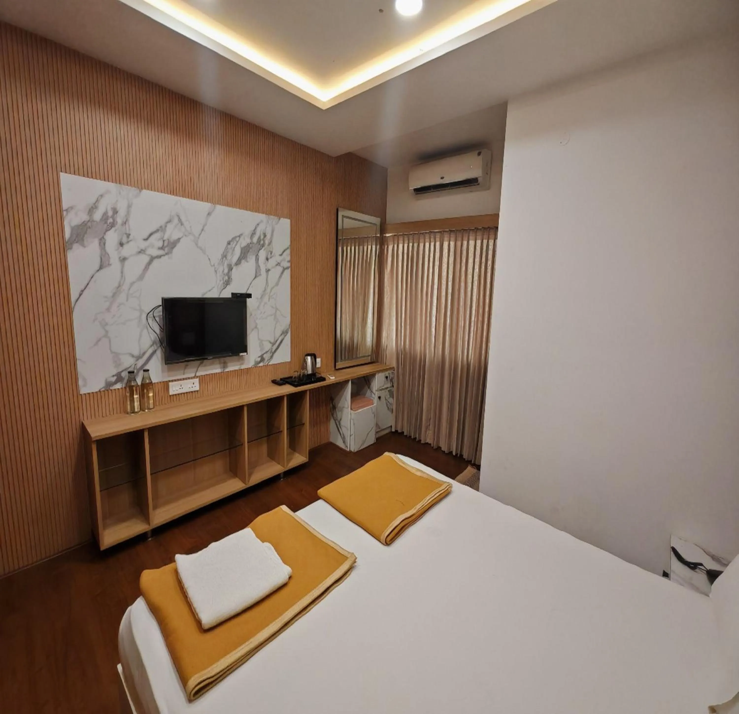 TV and multimedia, Bed in Hotel Geetha International