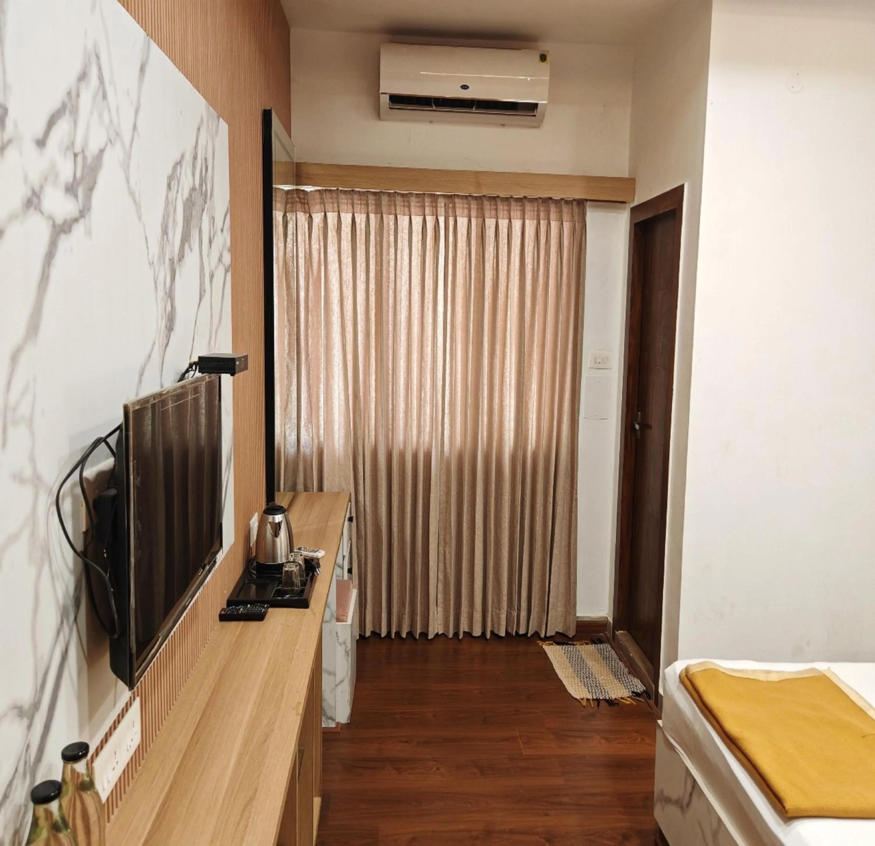 TV and multimedia, Bed in Hotel Geetha International