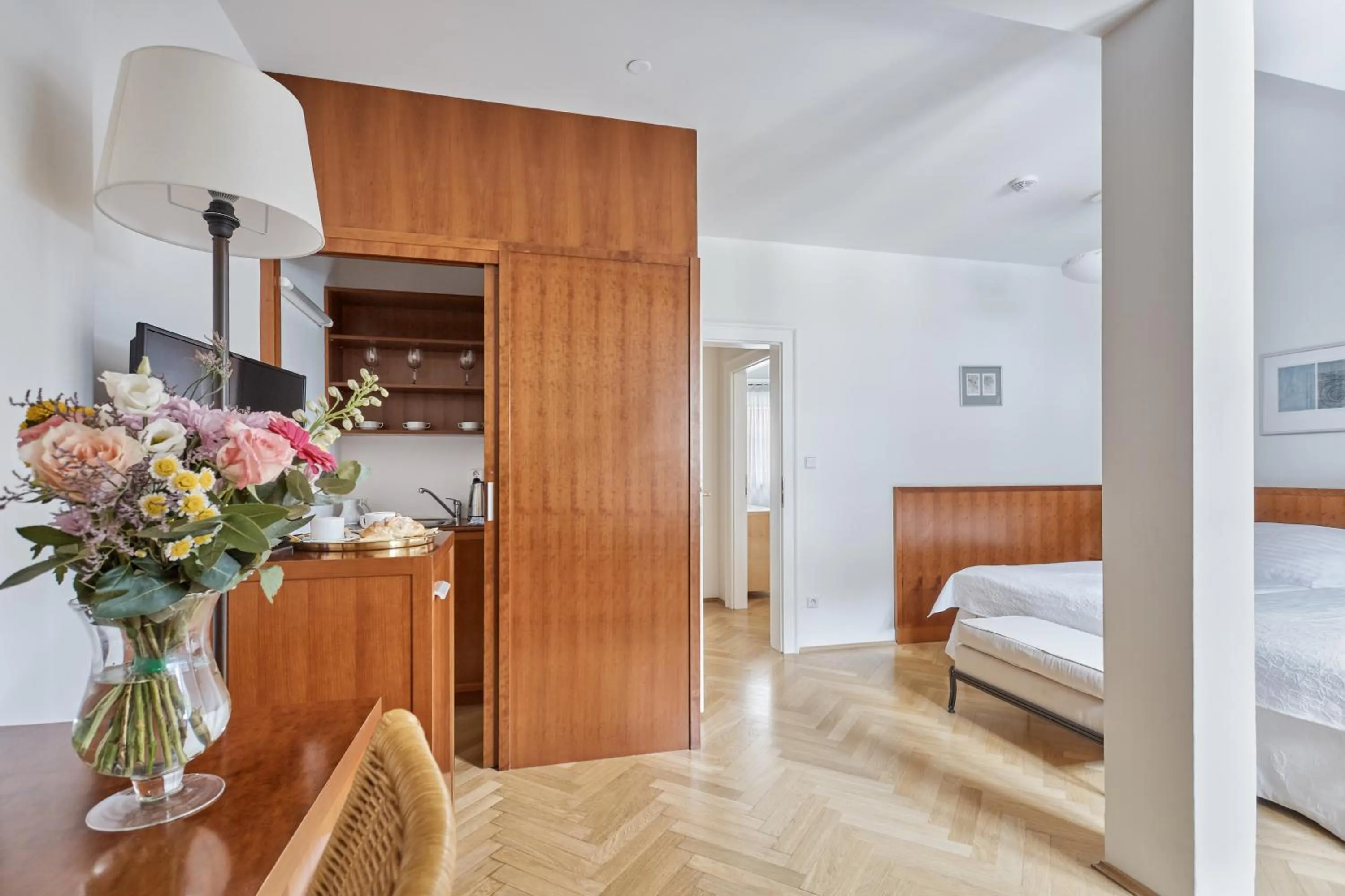 Kitchen or kitchenette, Bed in Hotel Palatin