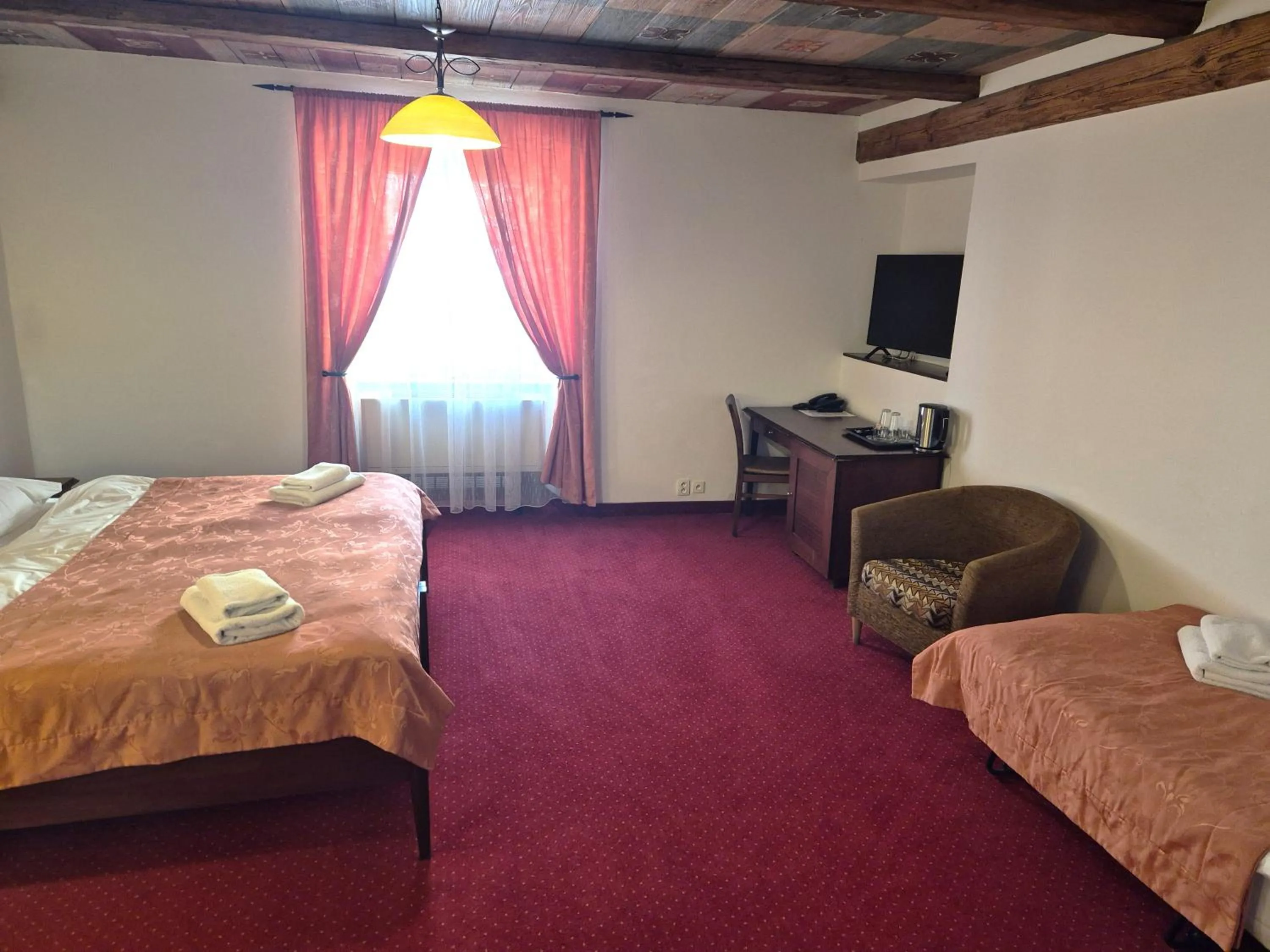 Photo of the whole room, Bed in Hotel Lippert