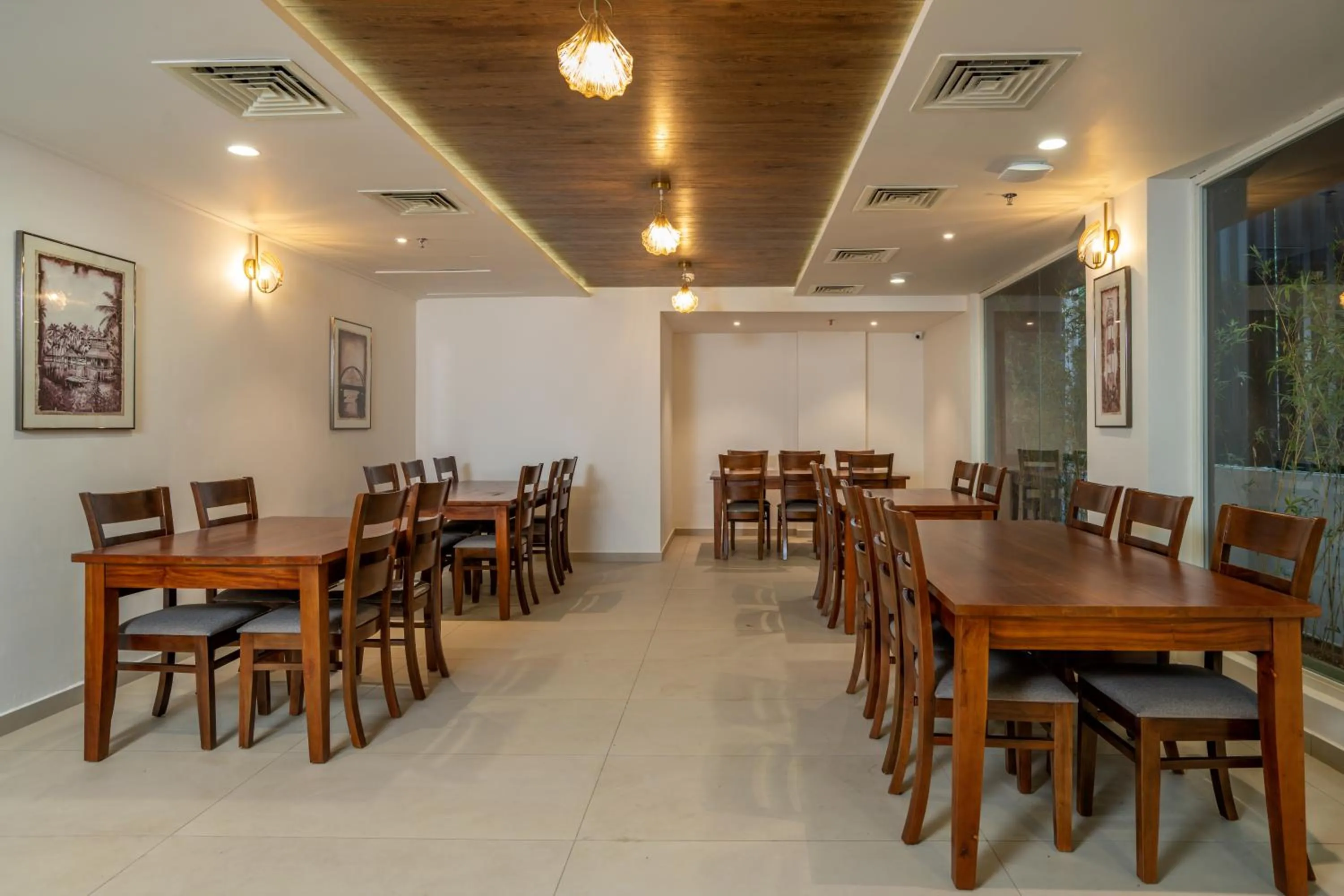 Restaurant/places to eat in The Trios Hotel