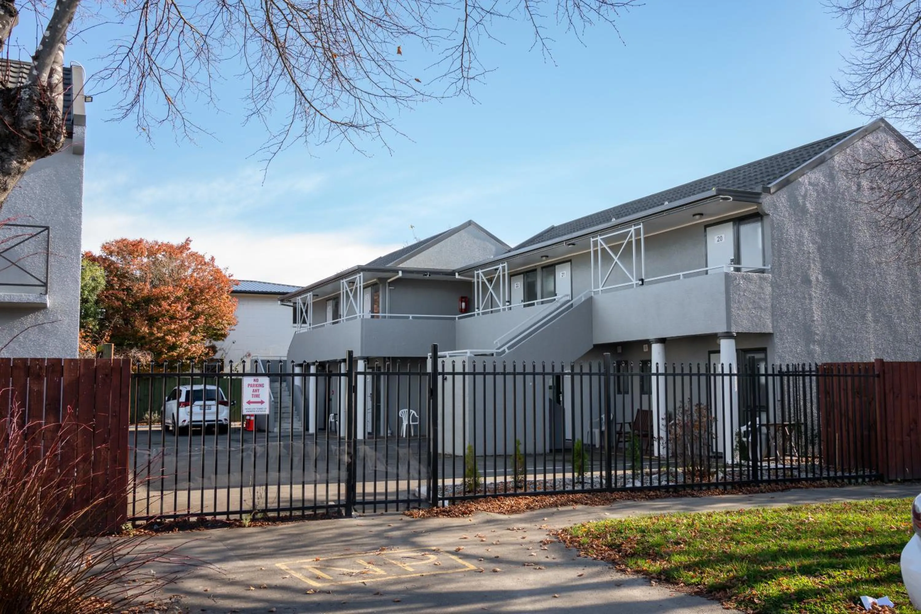 Property building in Samhil Motor Lodge