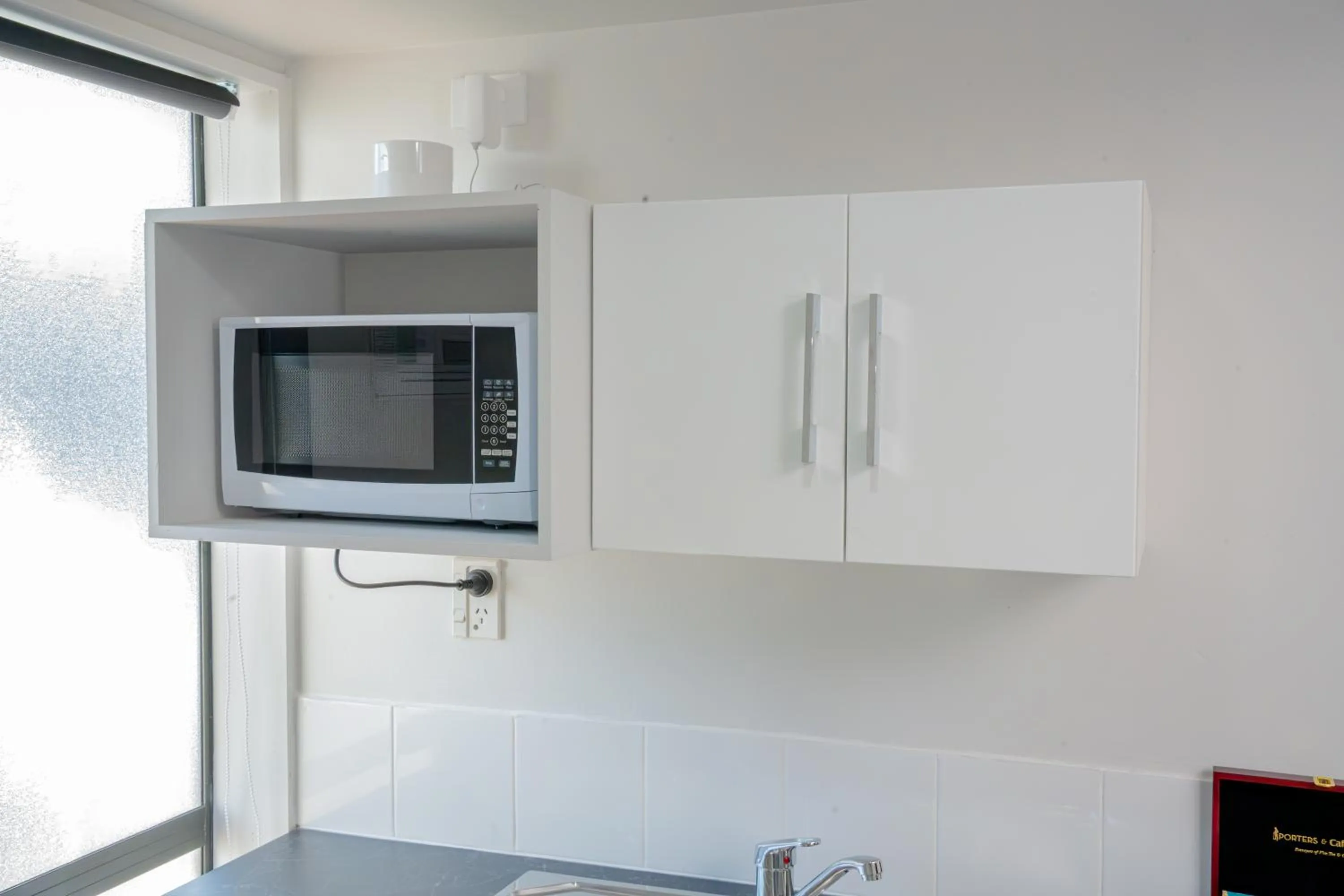 Kitchen or kitchenette in Samhil Motor Lodge