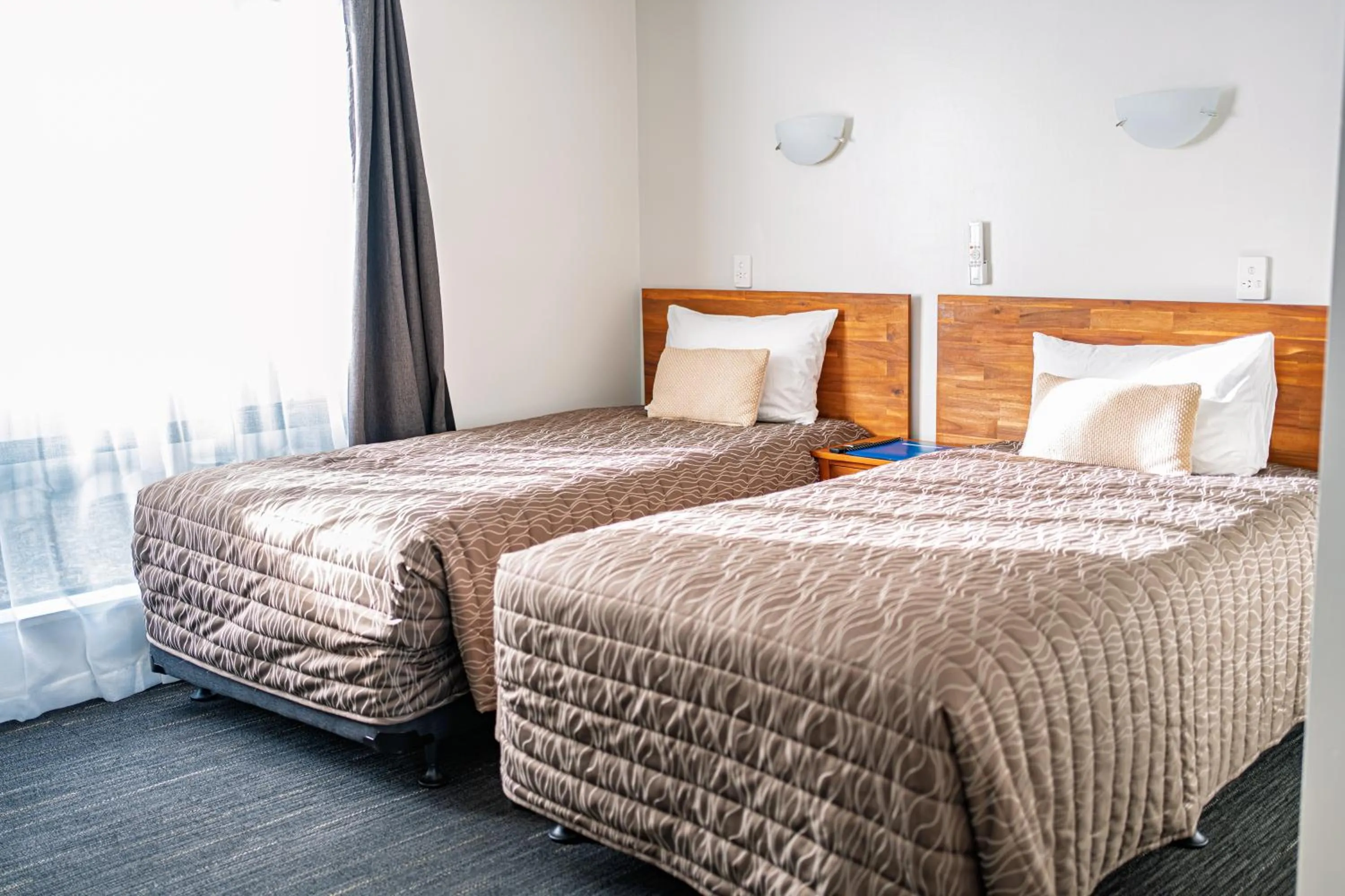 Photo of the whole room, Bed in Samhil Motor Lodge