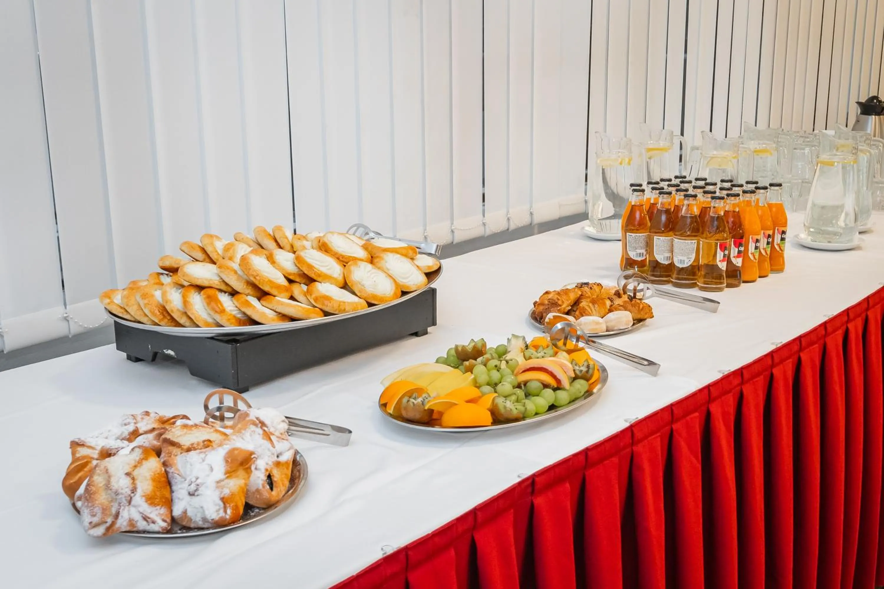 Food and drinks in Hotel Globus