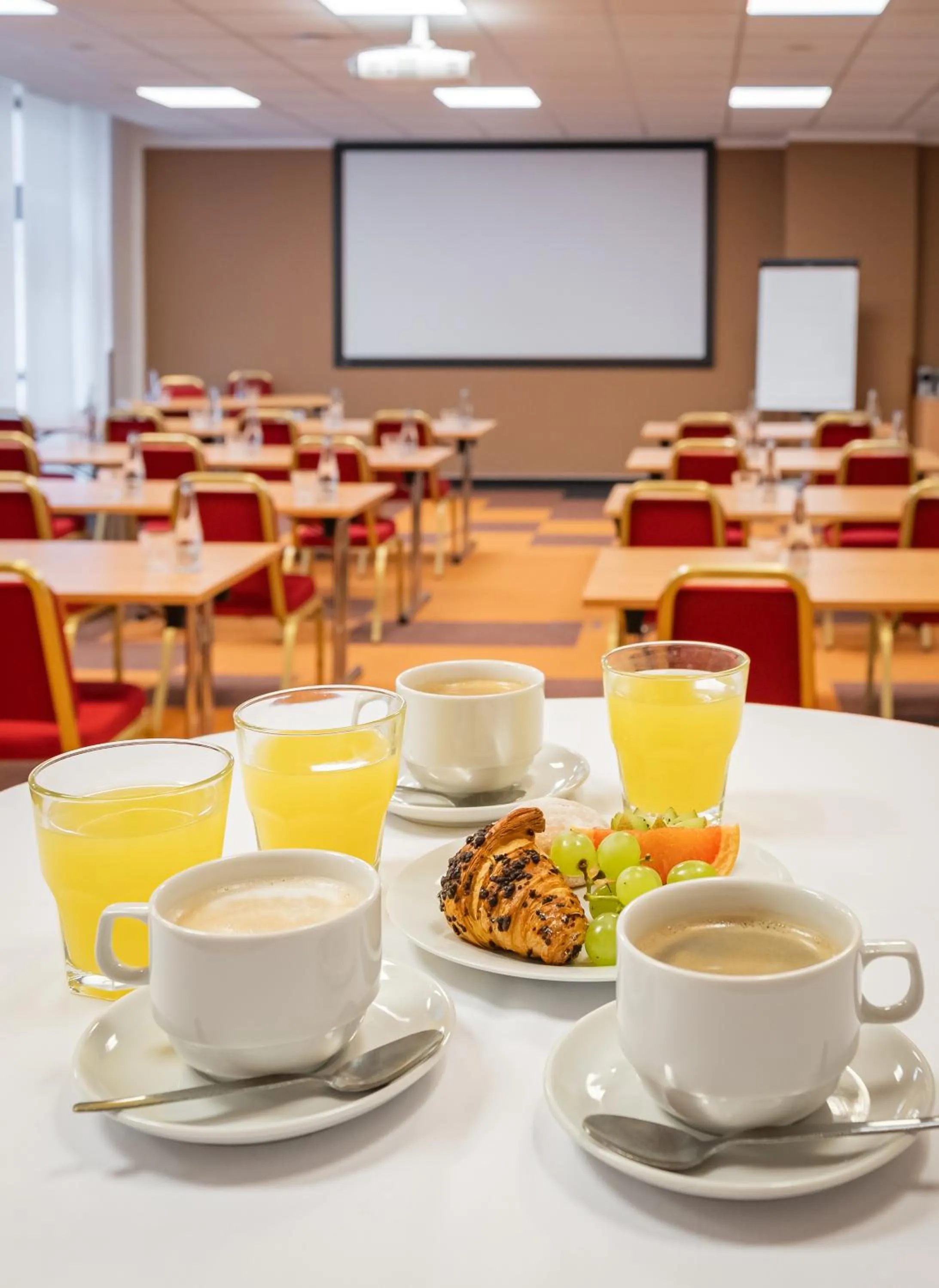 Food and drinks in Hotel Globus