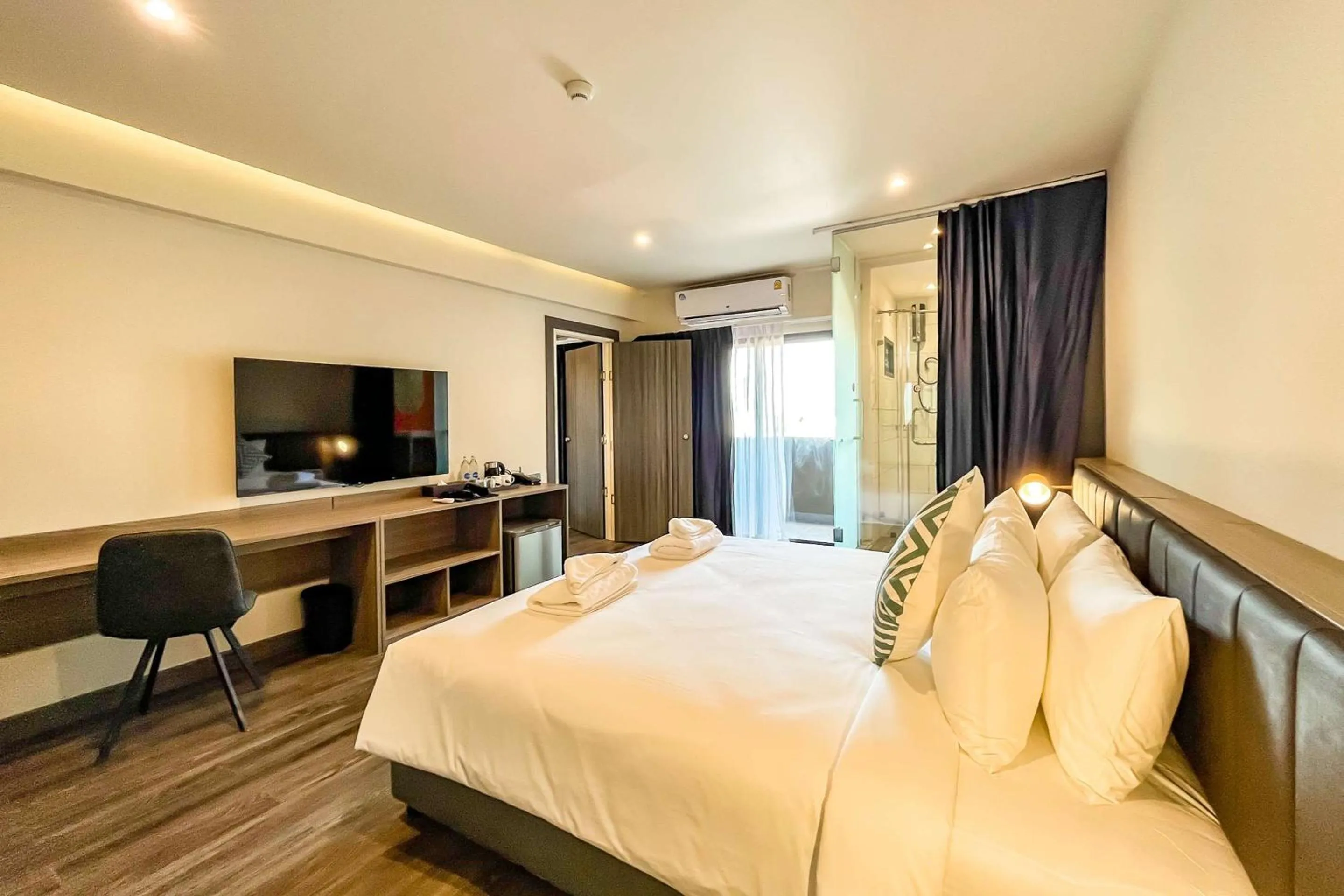 Bedroom, Bed in SureStay by Best Western Iconic Ari-Jatujak