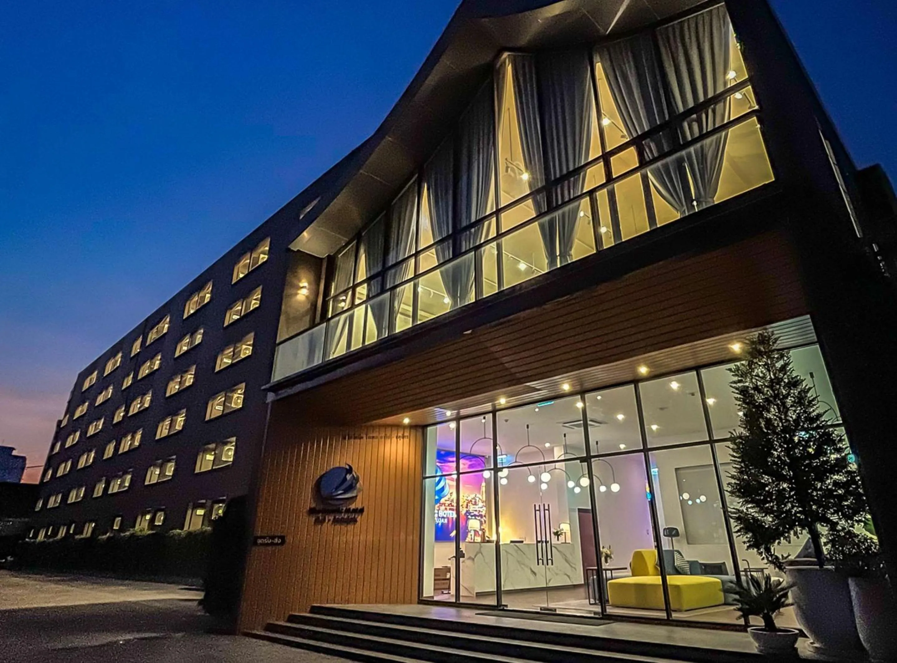 Property building in SureStay by Best Western Iconic Ari-Jatujak