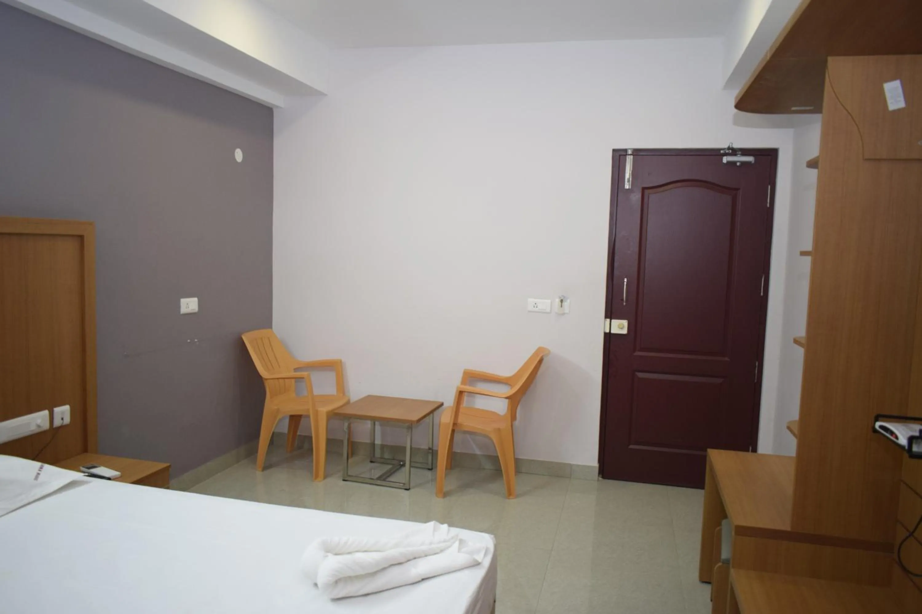 Seating area, Bed in Hotel Vijay Krishna