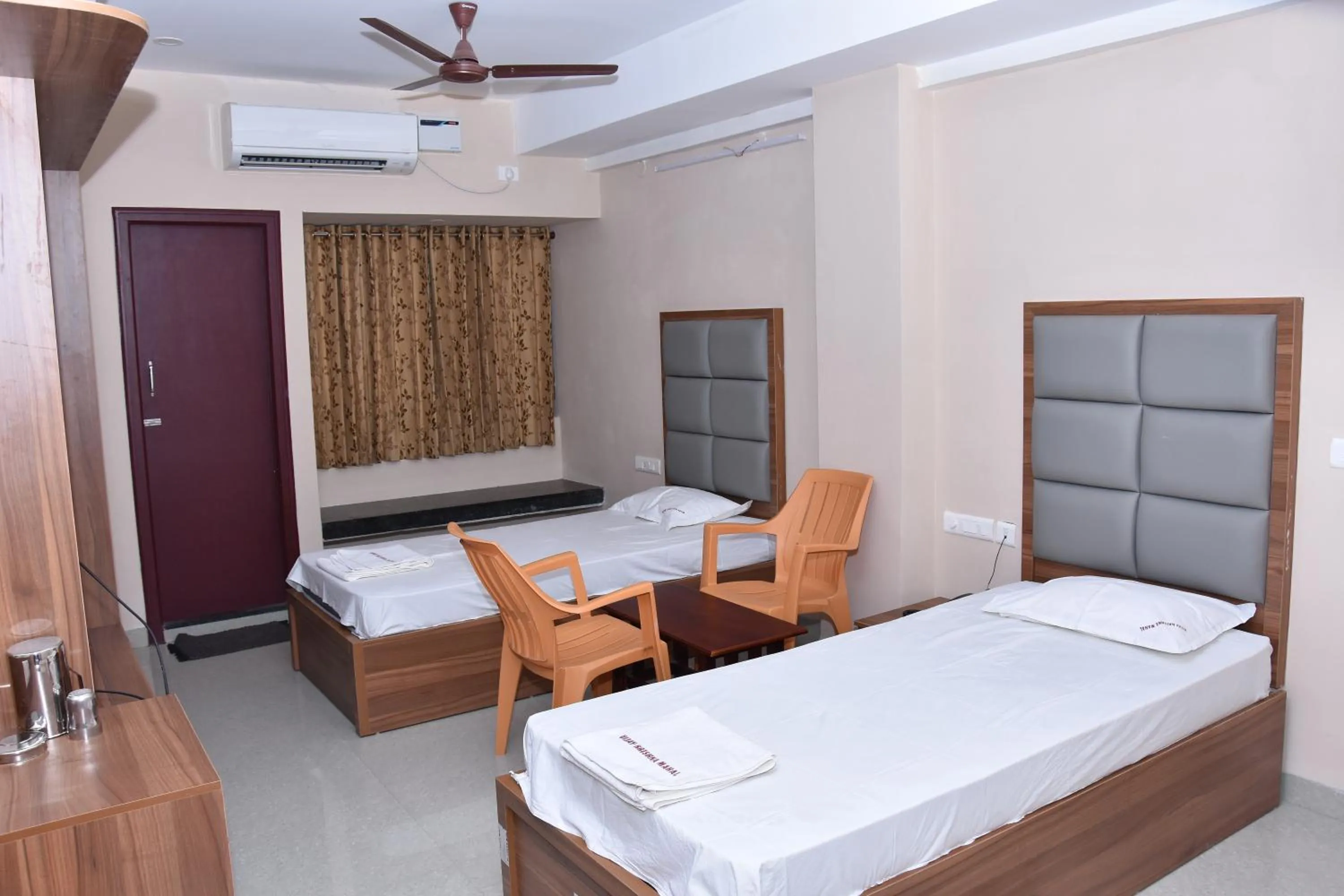 Photo of the whole room, Bed in Hotel Vijay Krishna