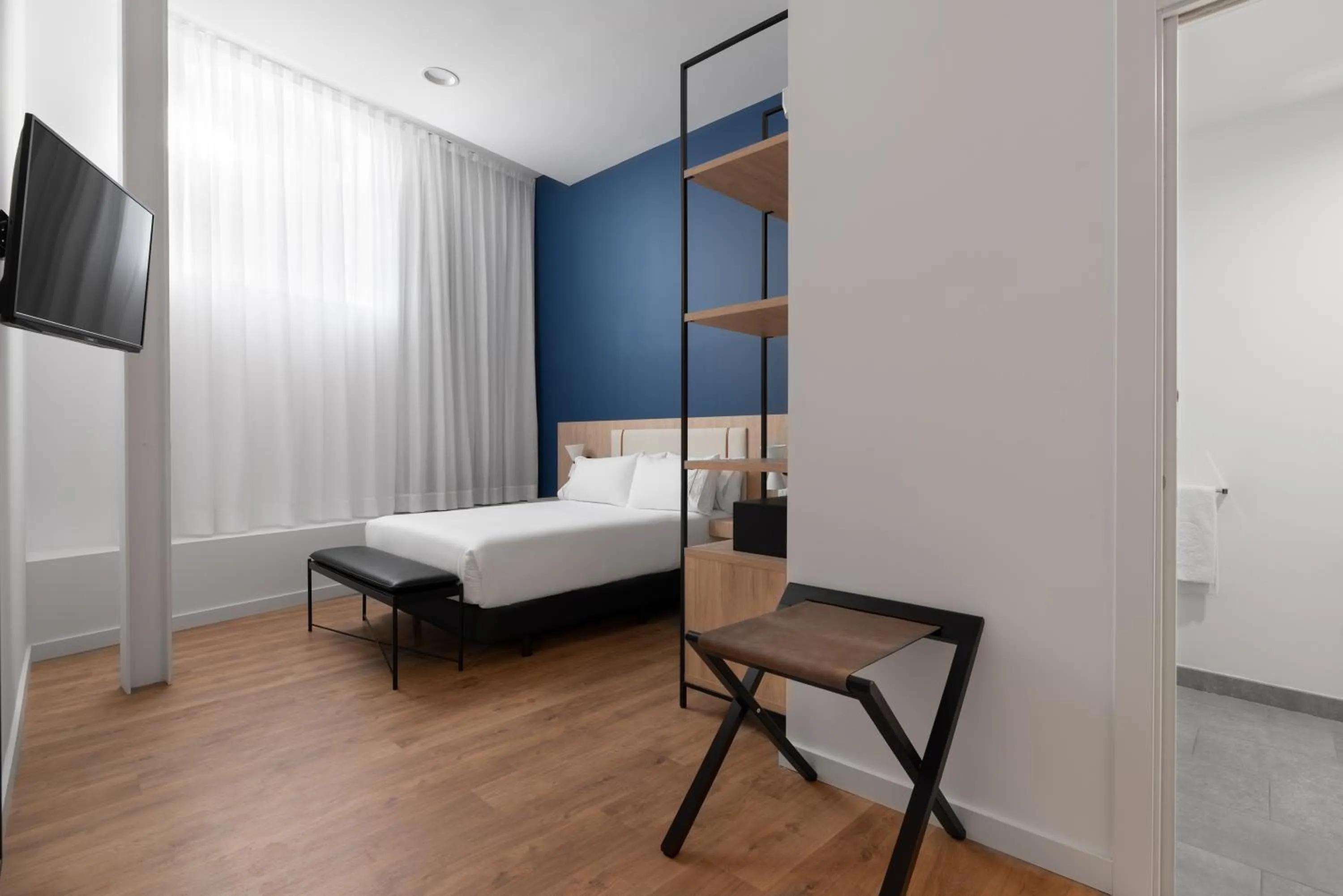 Photo of the whole room, Bed in Exe Vigo