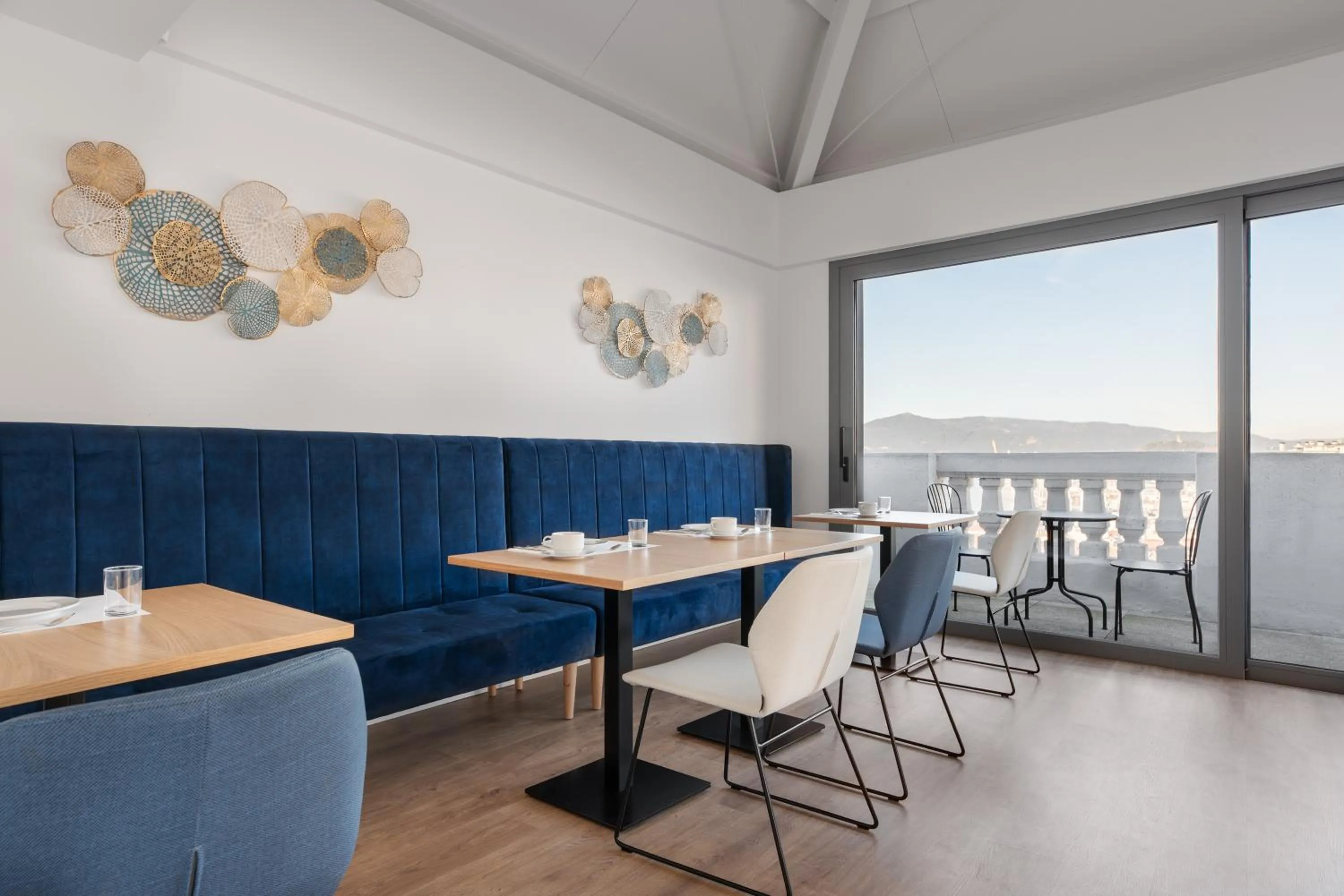 Dining area in Exe Vigo