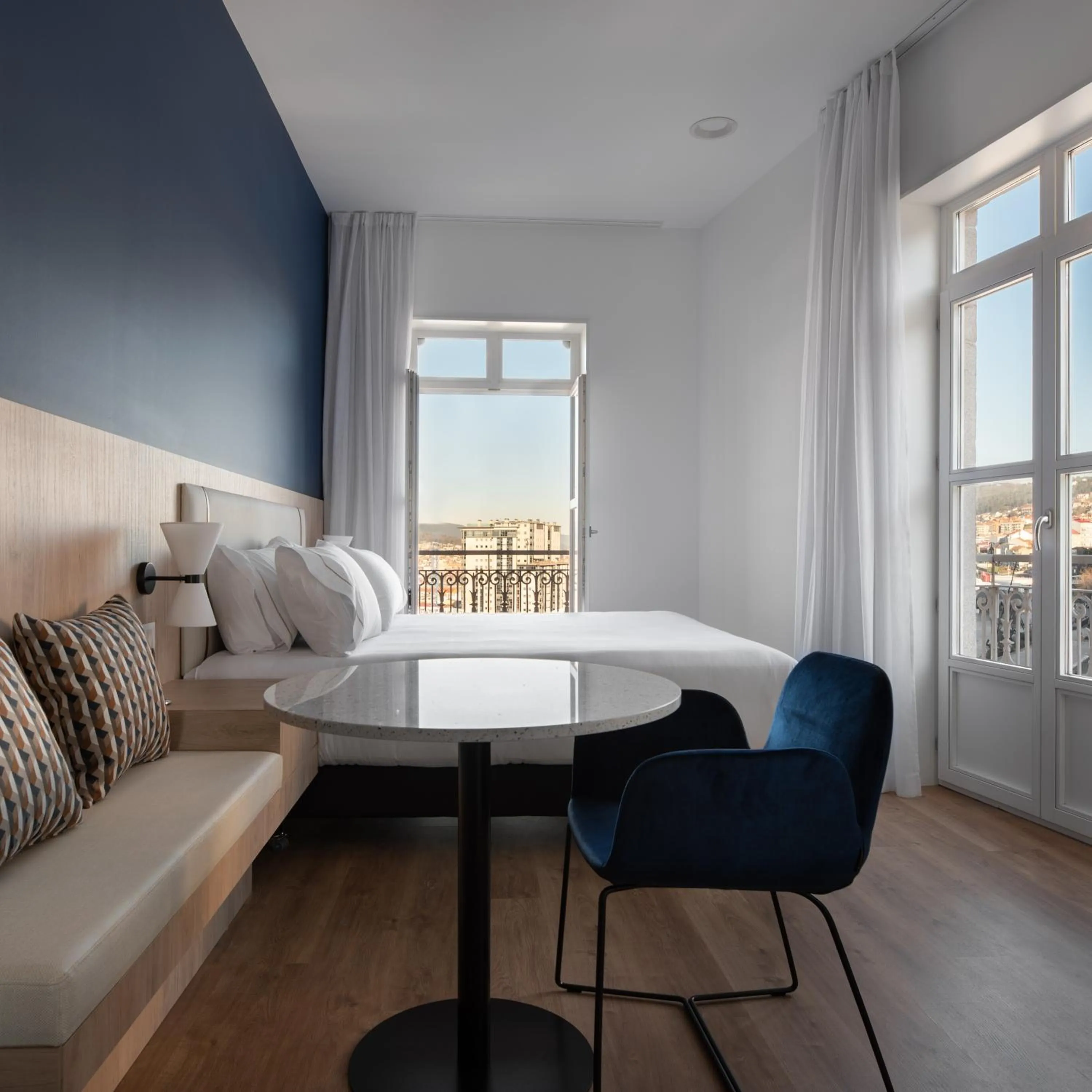 Photo of the whole room, Bed in Exe Vigo