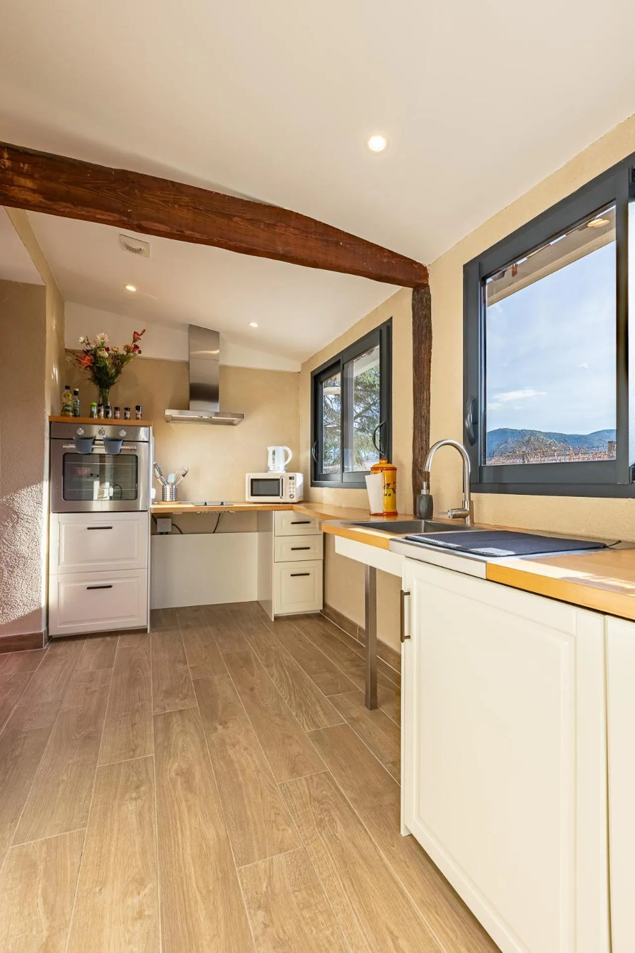 Kitchen or kitchenette in L'Interlude