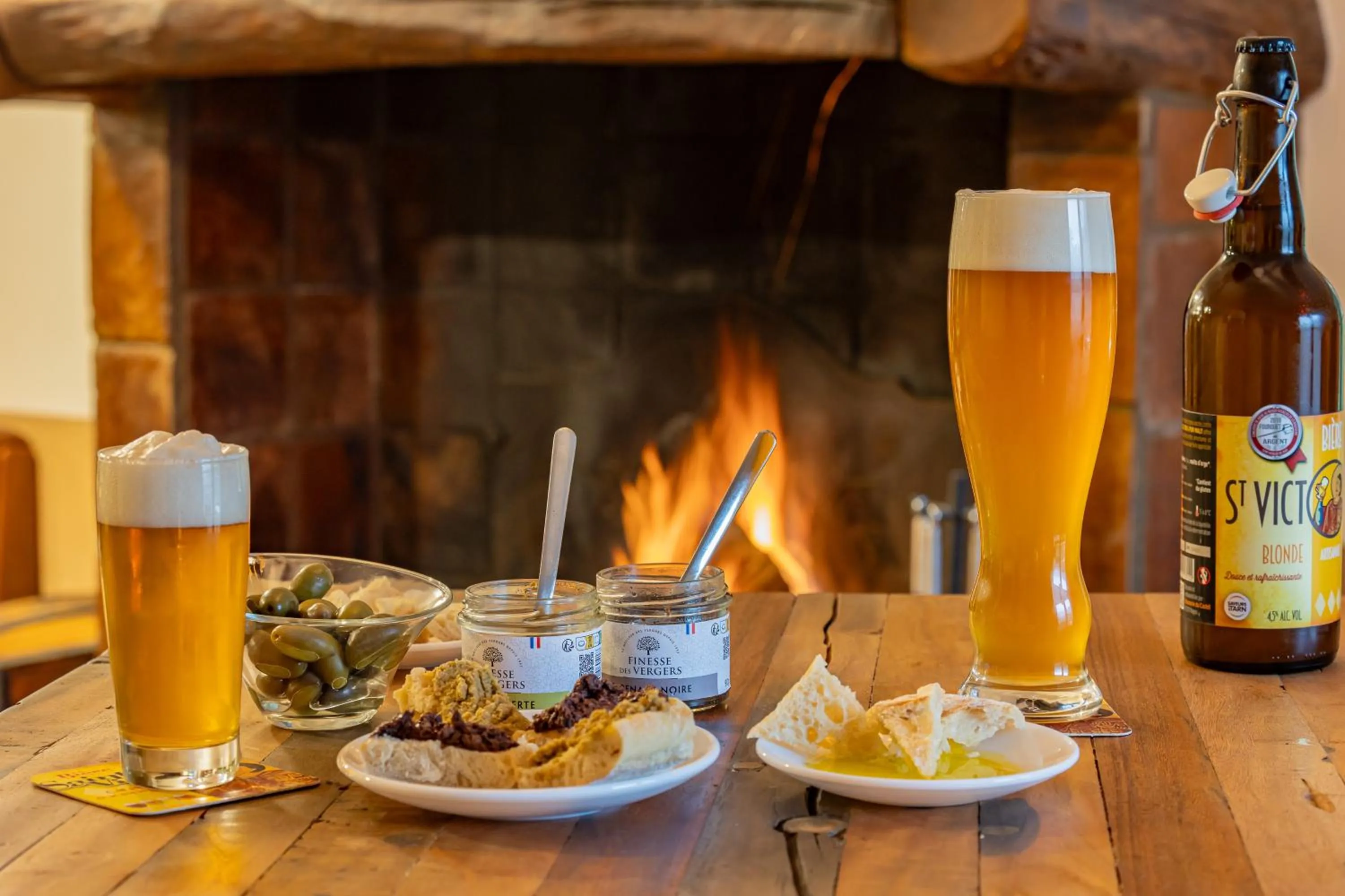 Restaurant/places to eat in L'Interlude