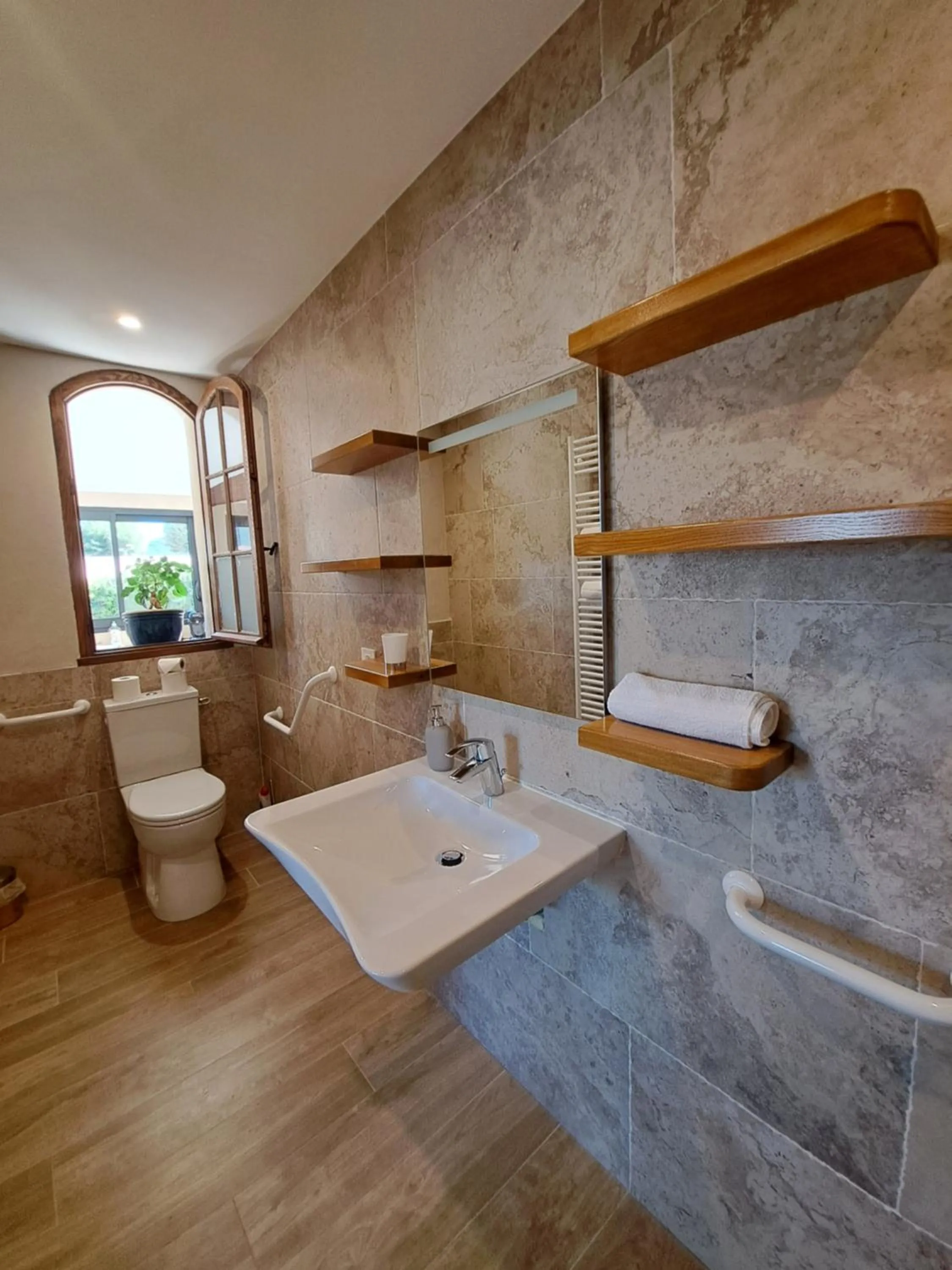 Bathroom in L'Interlude
