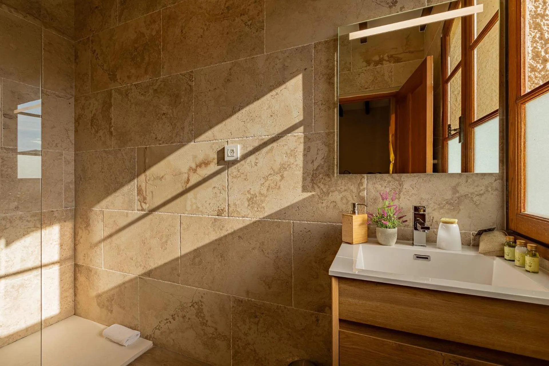 Bathroom in L'Interlude