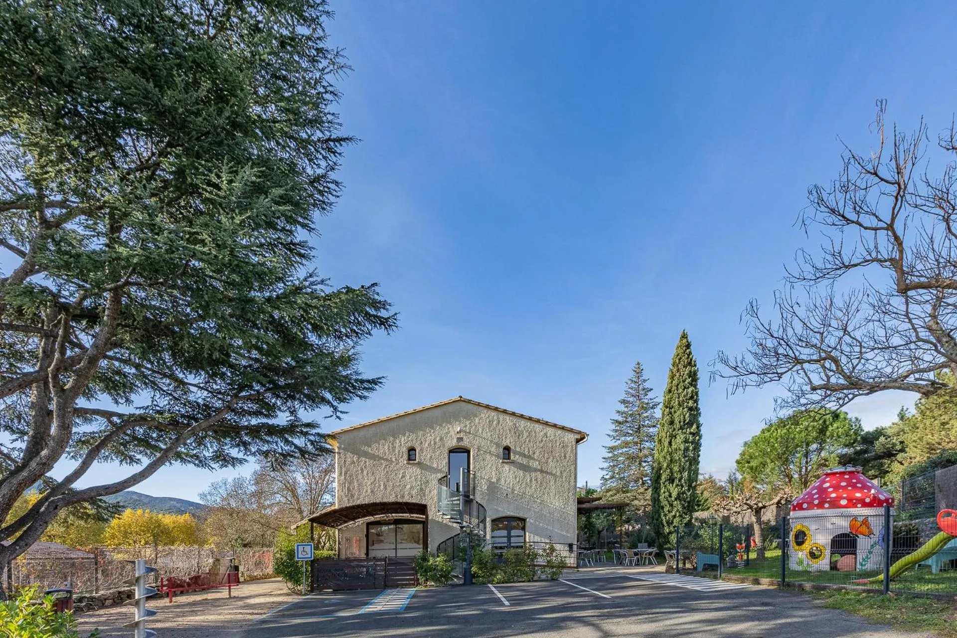 Property building in L'Interlude