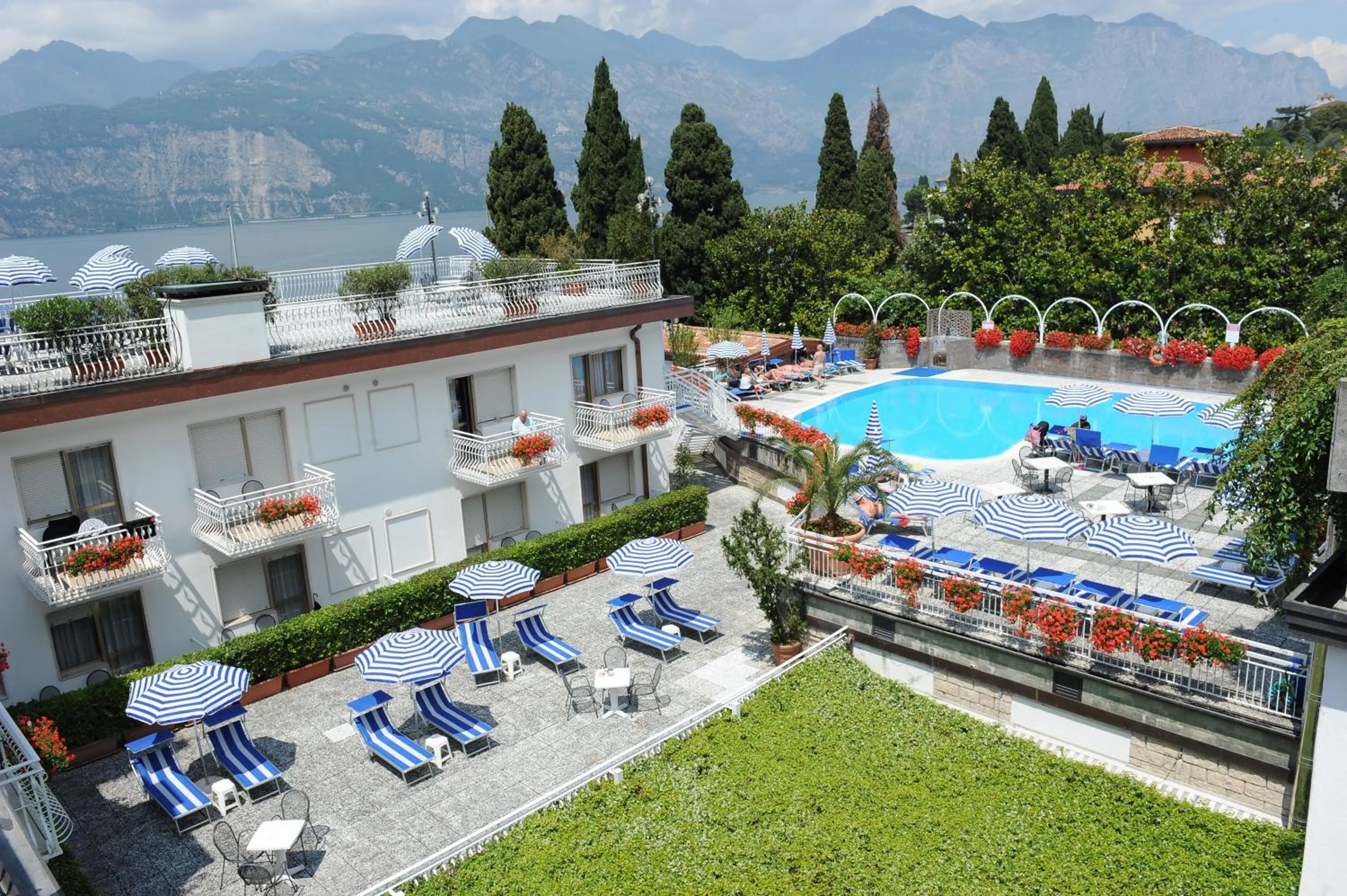 Facade/entrance in Hotel Excelsior Bay