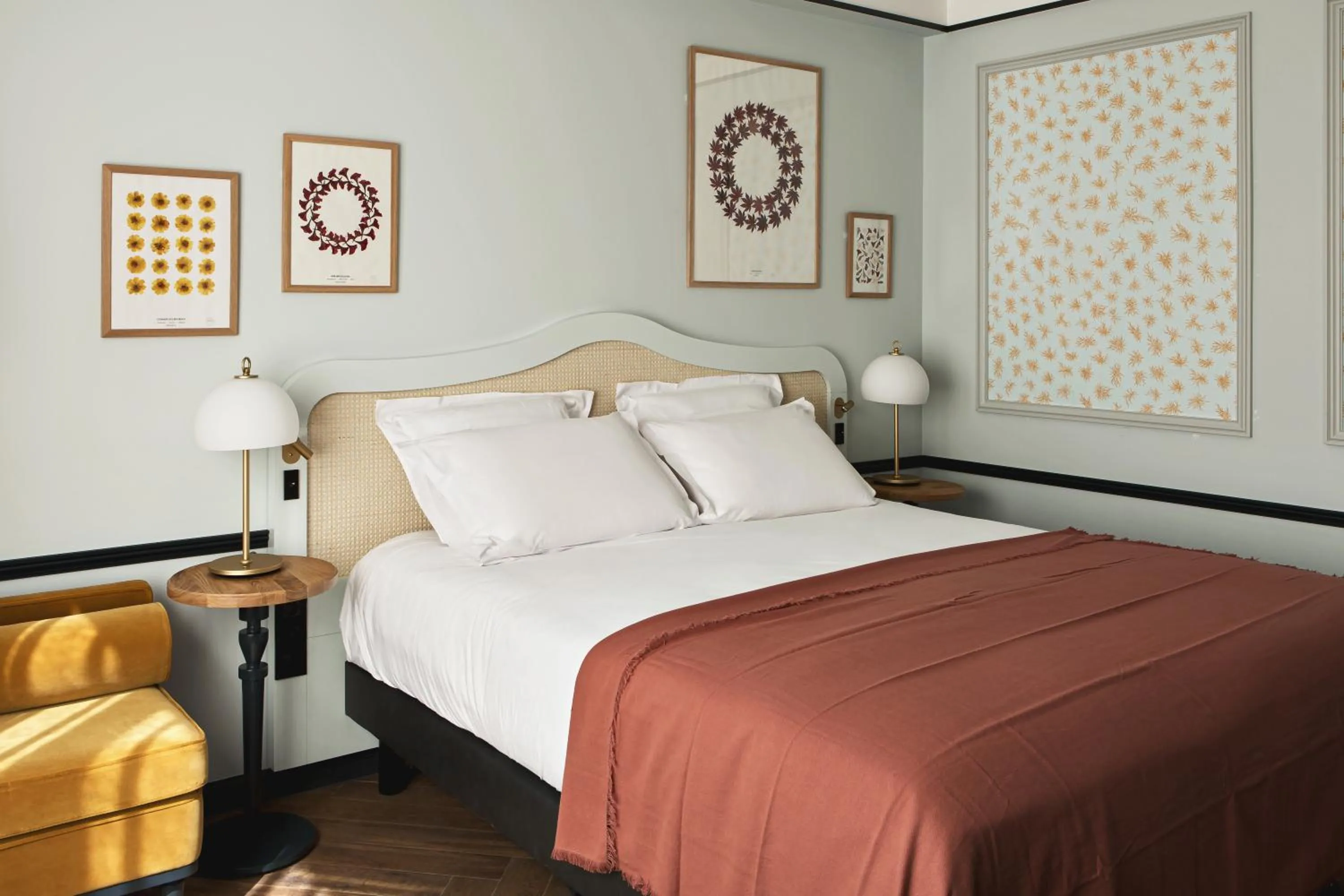 Photo of the whole room, Bed in Hôtel Botaniste