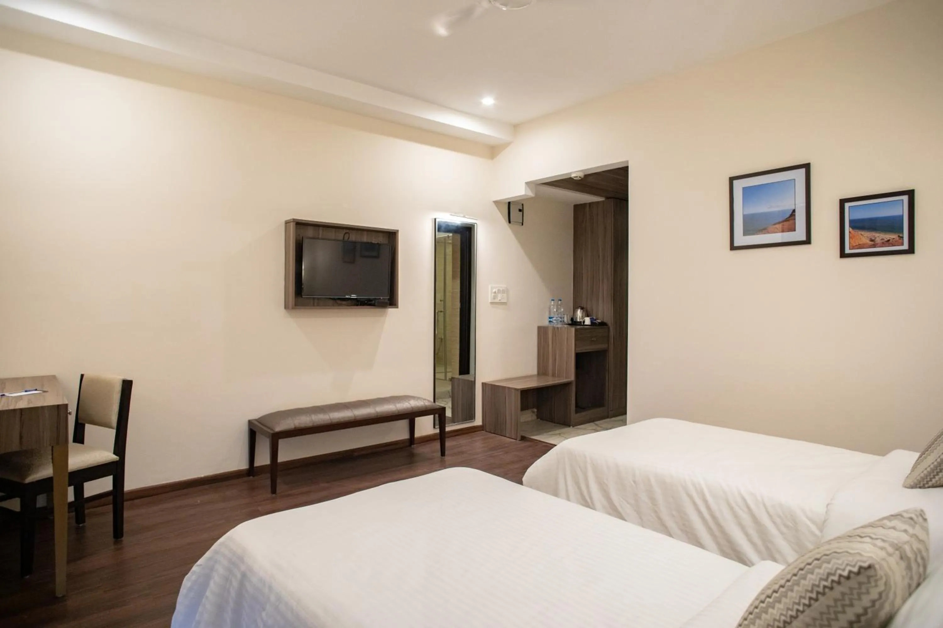 TV and multimedia, Bed in Hotel Alaya