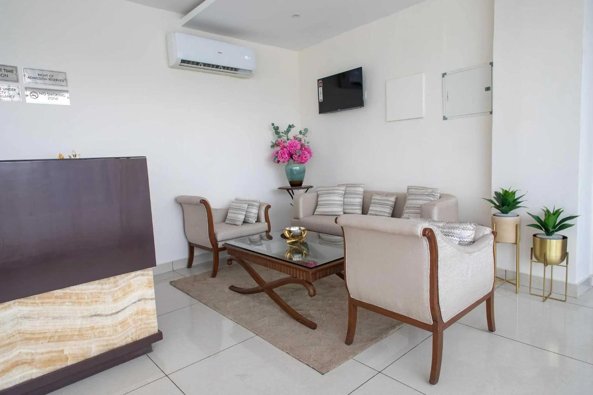 Seating area in Hotel Alaya